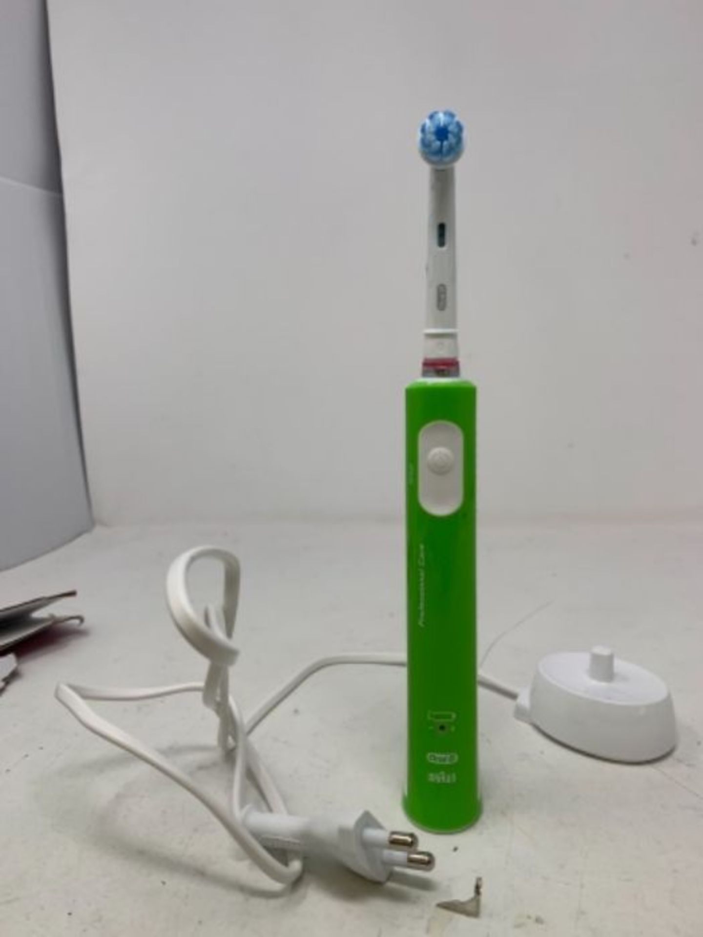 Oral-B Junior Kids Electric Rechargeable Toothbrush for Children Age 6-12, 1 Brush Han - Image 2 of 2