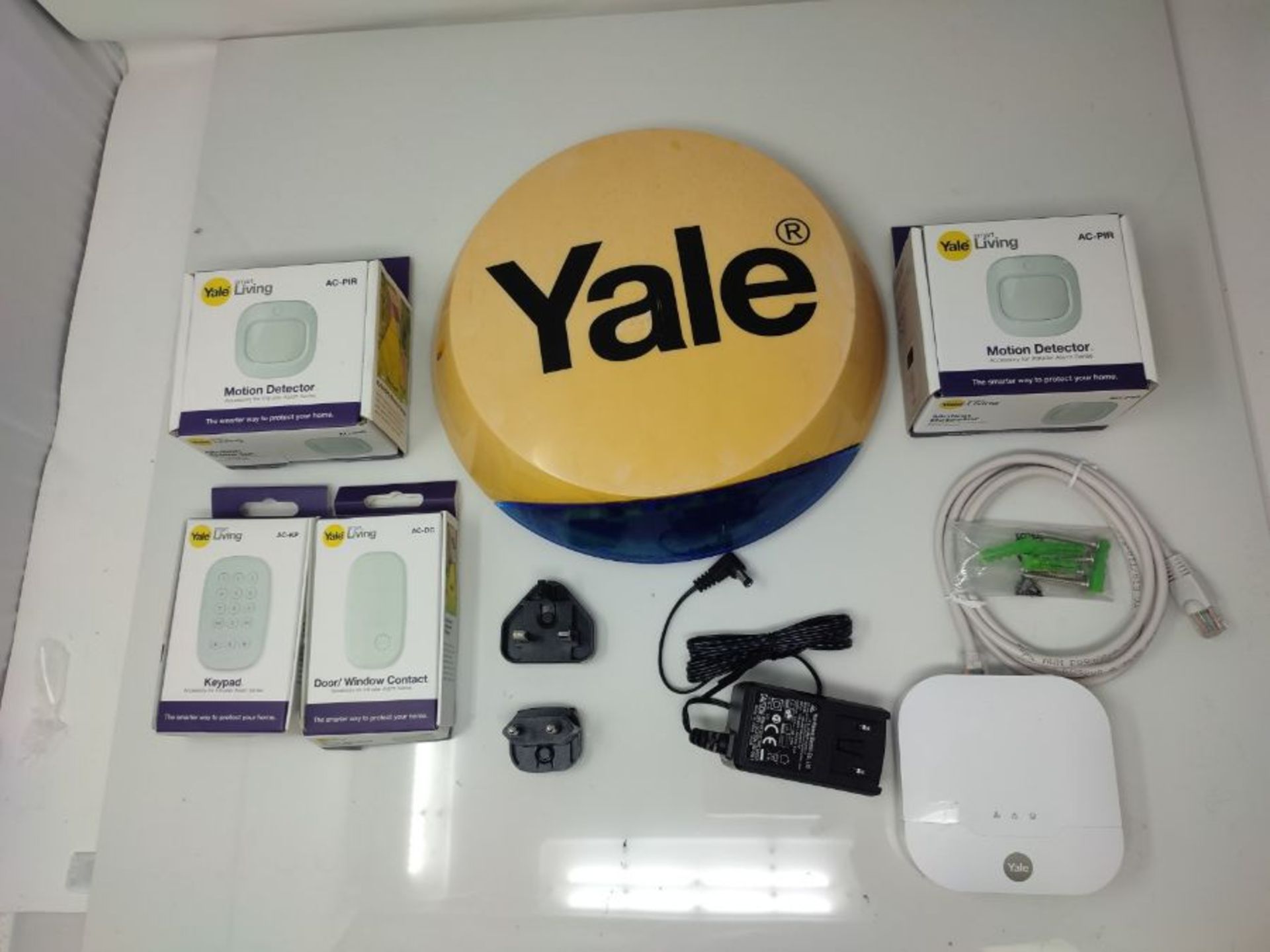 RRP £297.00 Yale IA-320 Sync Smart Home Alarm - 6 pieces - Alarm hub -External Siren- Door/Window - Image 2 of 3