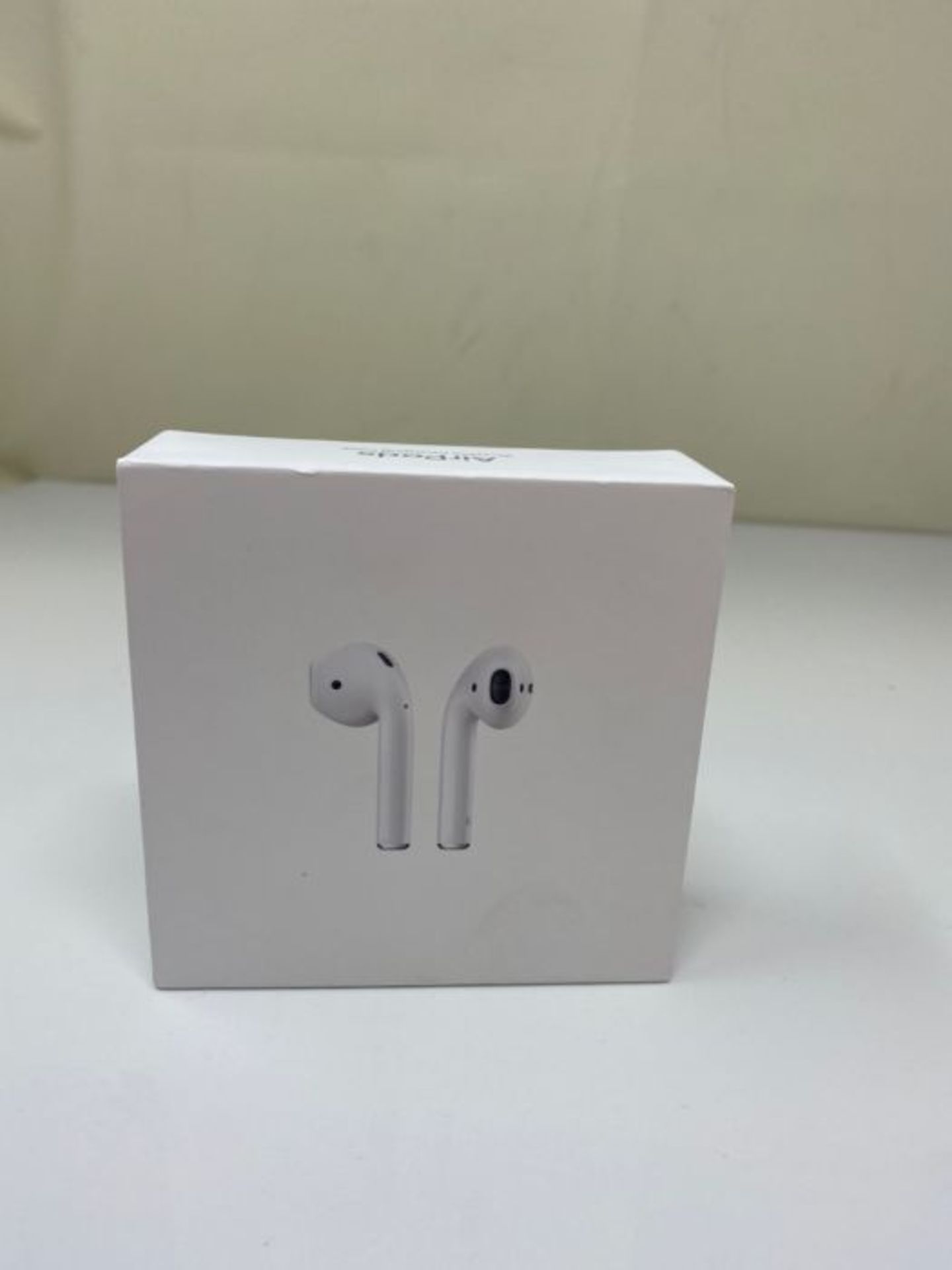 RRP £199.00 Apple AirPods with Wireless Charging Case - Image 2 of 3