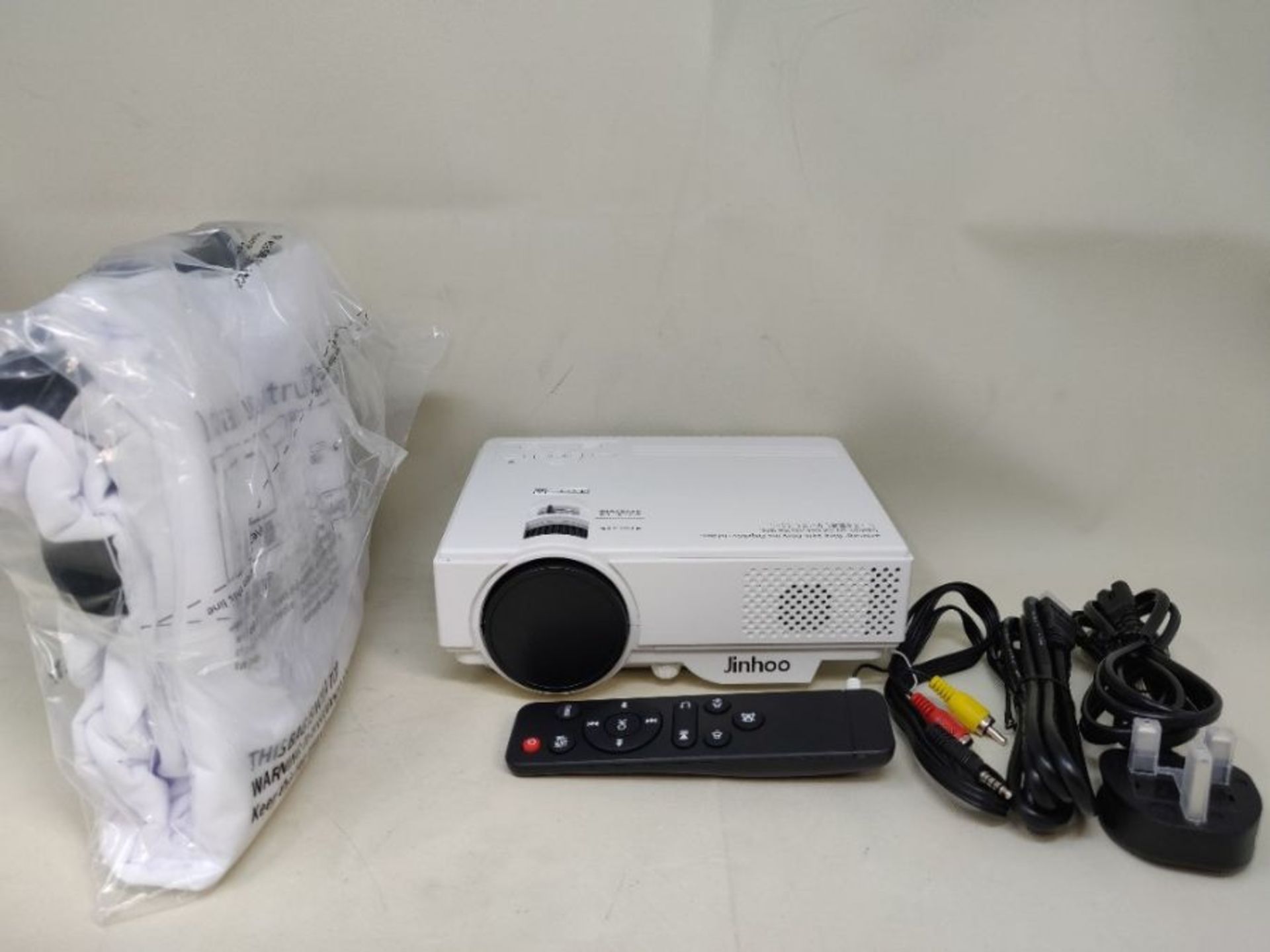 RRP £80.00 Wifi Projector, Projector 6000 Lumen With Projector Screen, 1080P Full HD Supported Wi - Image 2 of 2