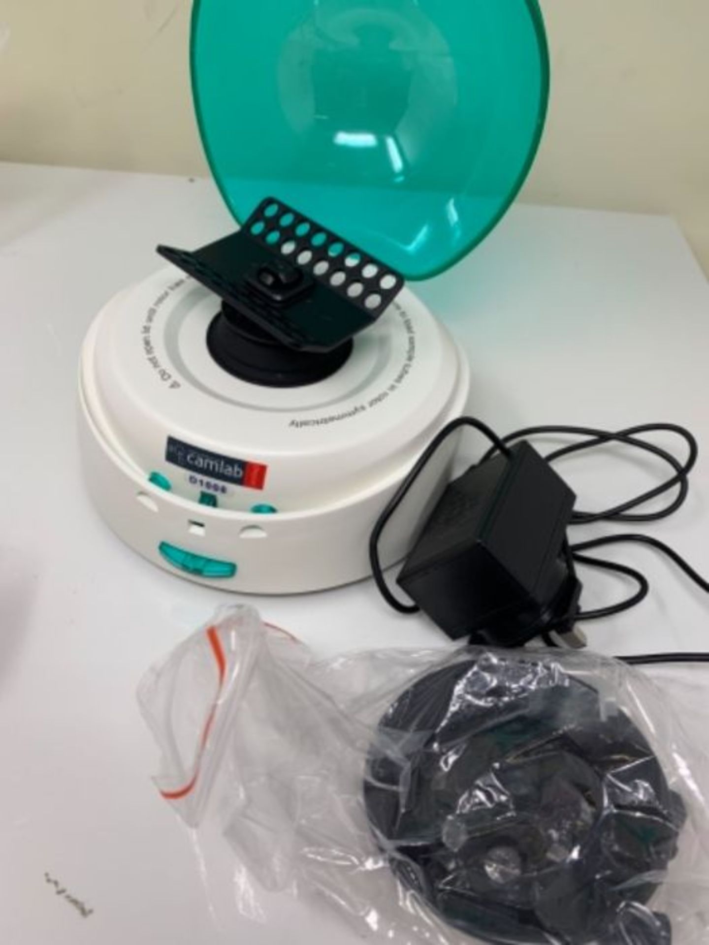 RRP £97.00 Camlab 1190945 D1008 Mini Centrifuge with Green Lid - Image 2 of 2