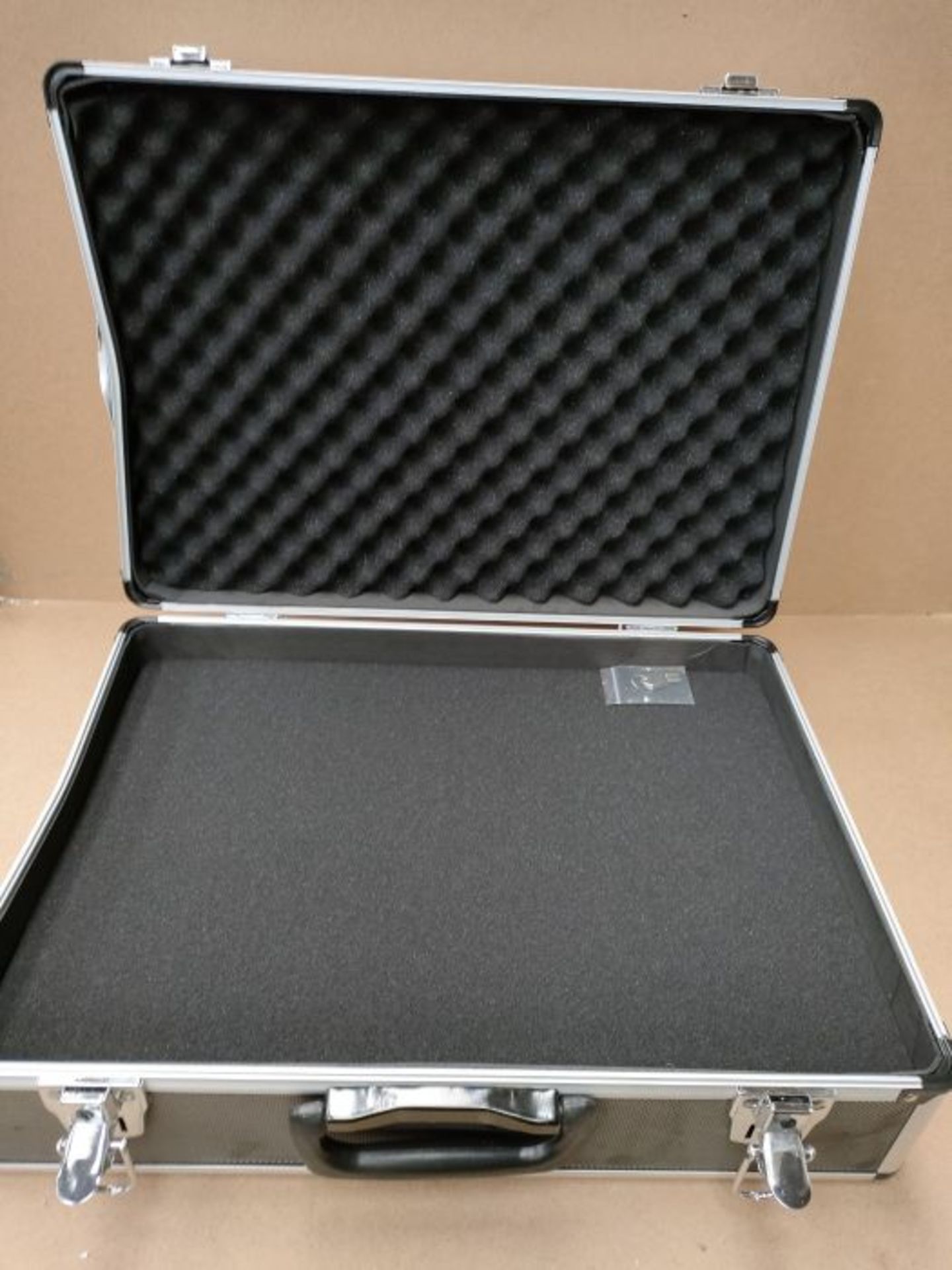 RRP £53.00 PeakTech 7310  Flight Case with padded foam, Lockable Storage Toolbox, Portable Alu - Image 3 of 3
