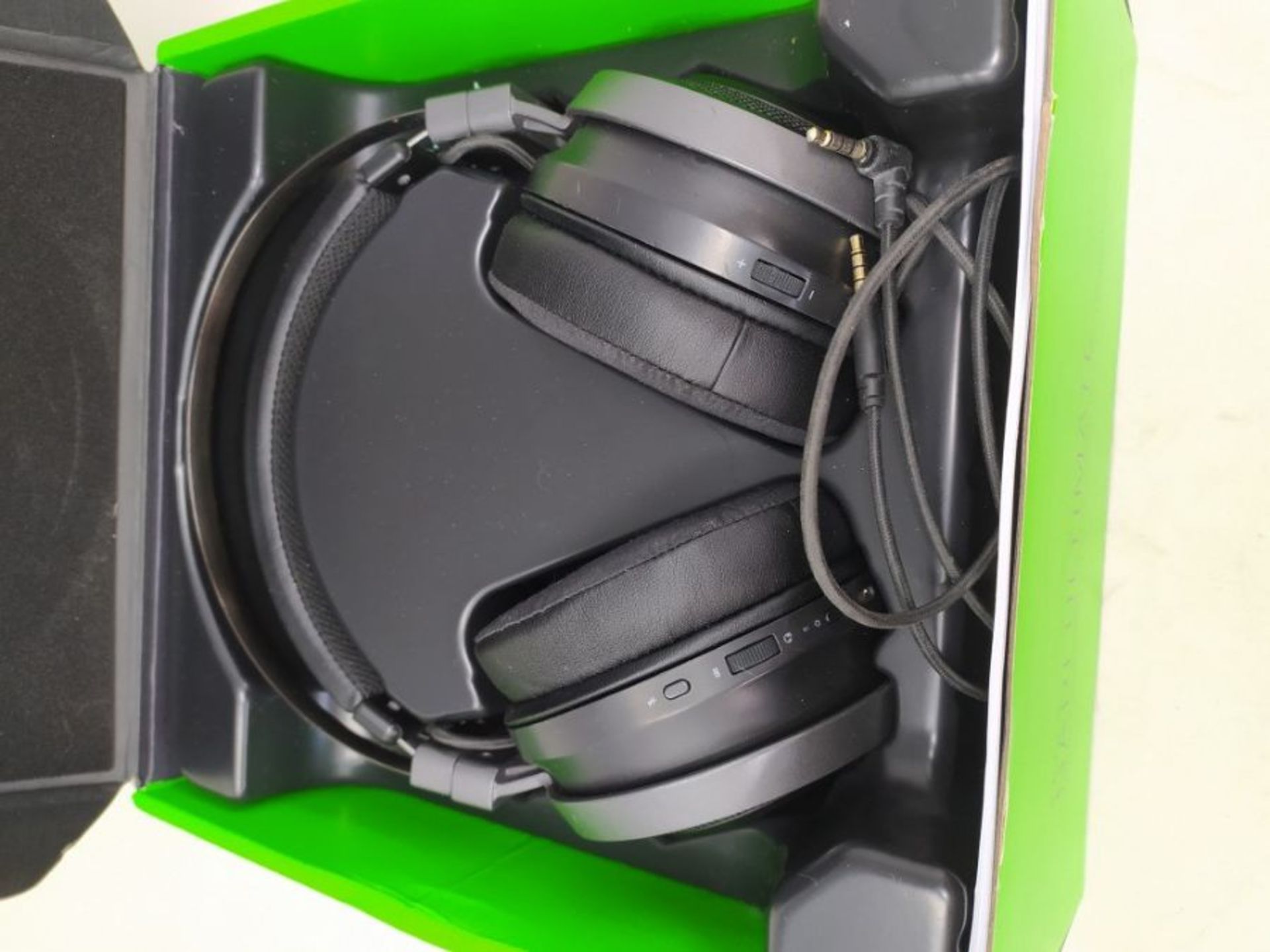 RRP £142.00 Razer Nari Ultimate: Gaming Headset with THX Spatial Audio, Cooling Gel-Infused Cushio - Image 2 of 2