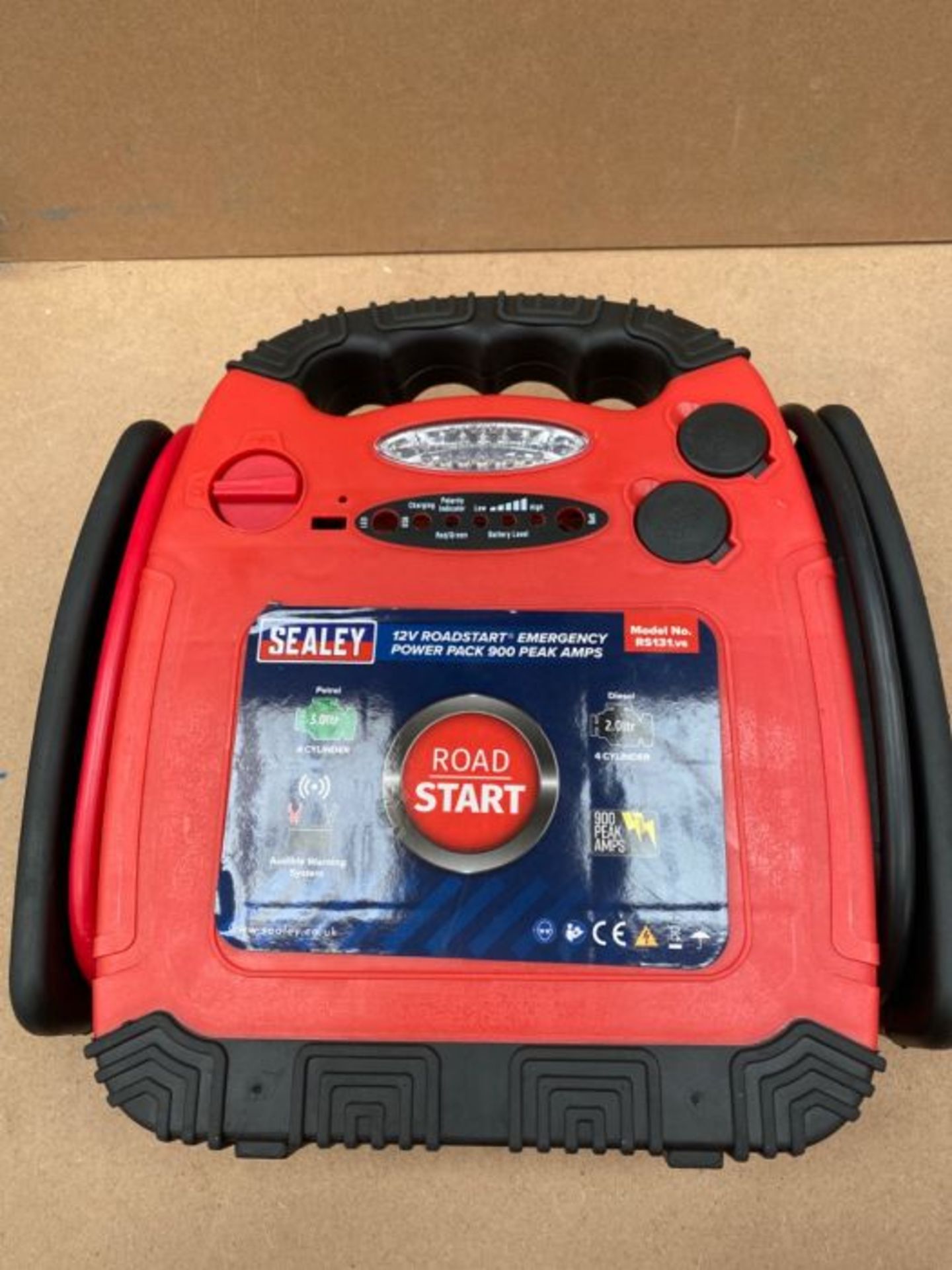 RRP £65.00 Sealey RS131 Roadstart Emergency Power Pack, 12V, 900 Peak Amps - Image 3 of 3