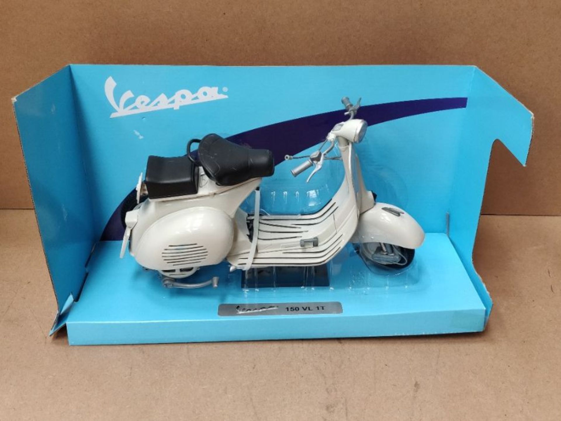 [CRACKED] New Ray 49273"Vespa Piaggio 150 VL1T" Model Scooter - Image 3 of 3