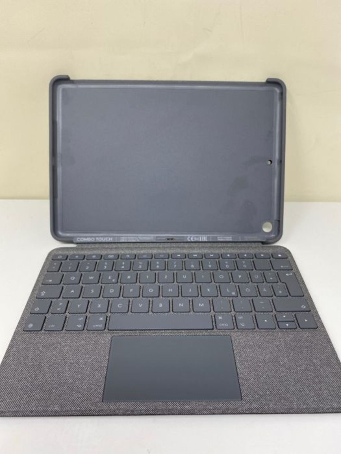 RRP £105.00 Logitech Combo Touch trackpad case for iPad (7th, 8th, & 9th gen) with precision track - Image 3 of 3