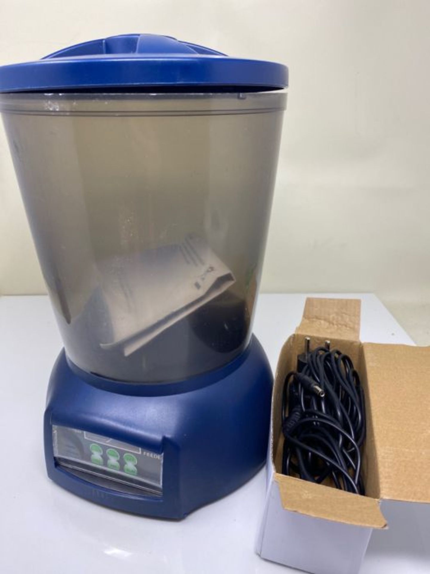 RRP £65.00 AquaForte Automatic fish feeder with battery operation and/or 12 V transformer - Image 3 of 3