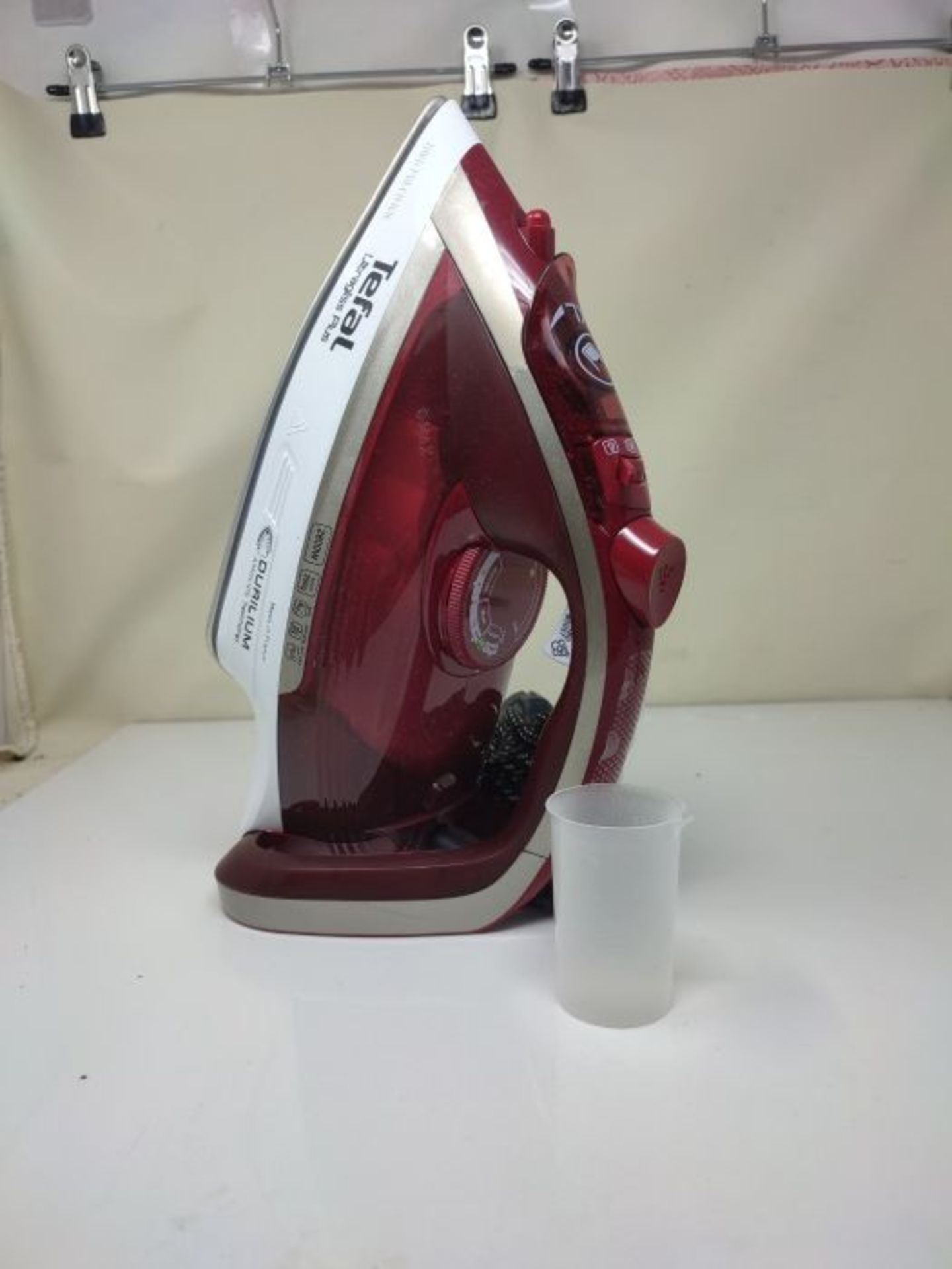 Tefal FV6810 Ultragliss Plus 2800 Steam Iron, Red/White - Image 3 of 3
