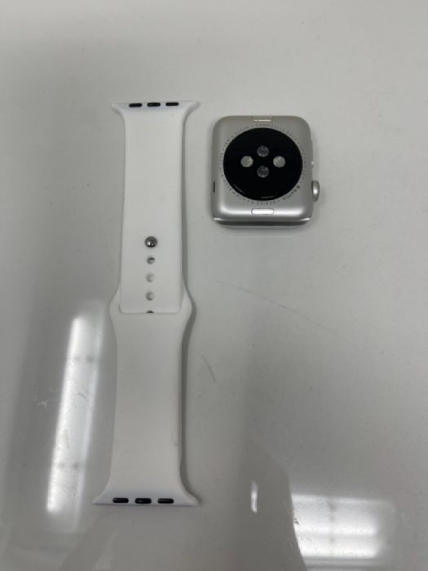 RRP £299.00 Apple Watch Series 3 (GPS, 42mm) - Silver Aluminum Case with White Sport Band - Image 3 of 3