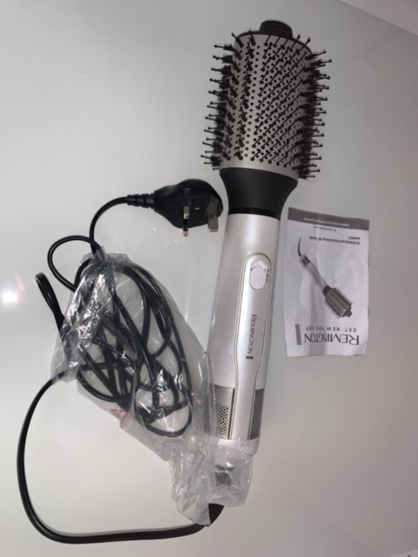 Remington Hydraluxe Volumising Hot Air Styler - Hair Dryer Brush with Moisture Lock Ce - Image 3 of 3