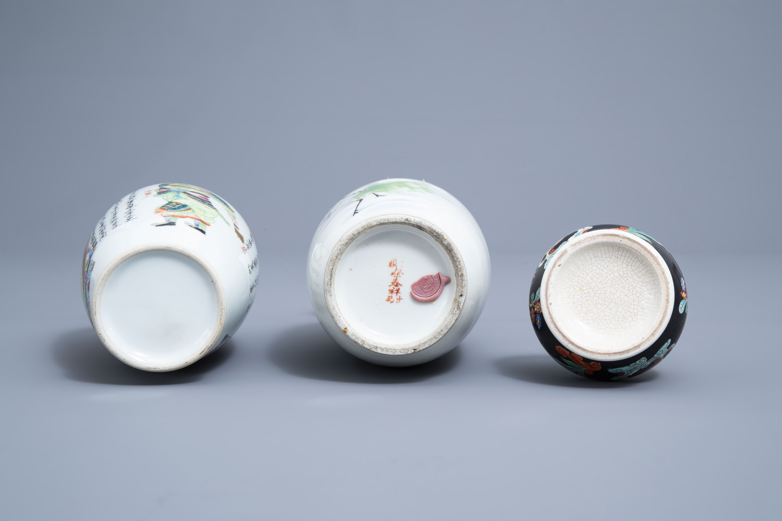 Three Chinese famille rose vases and a jar and cover with figures in a landscape, 19th/20th C. - Image 7 of 14