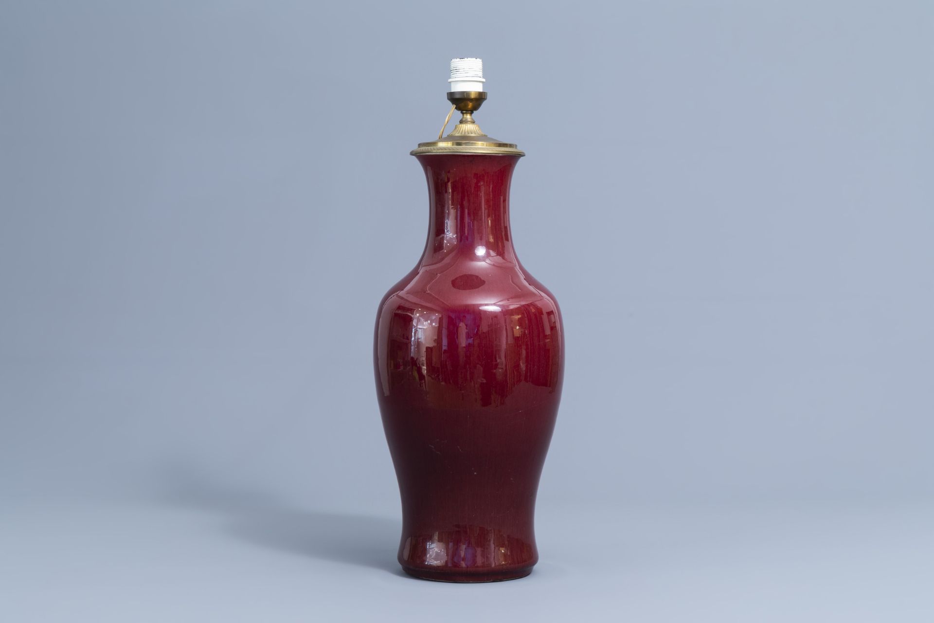 A Chinese monochrome sang de boeuf vase mounted as a lamp, 18th/19th C. - Image 2 of 6