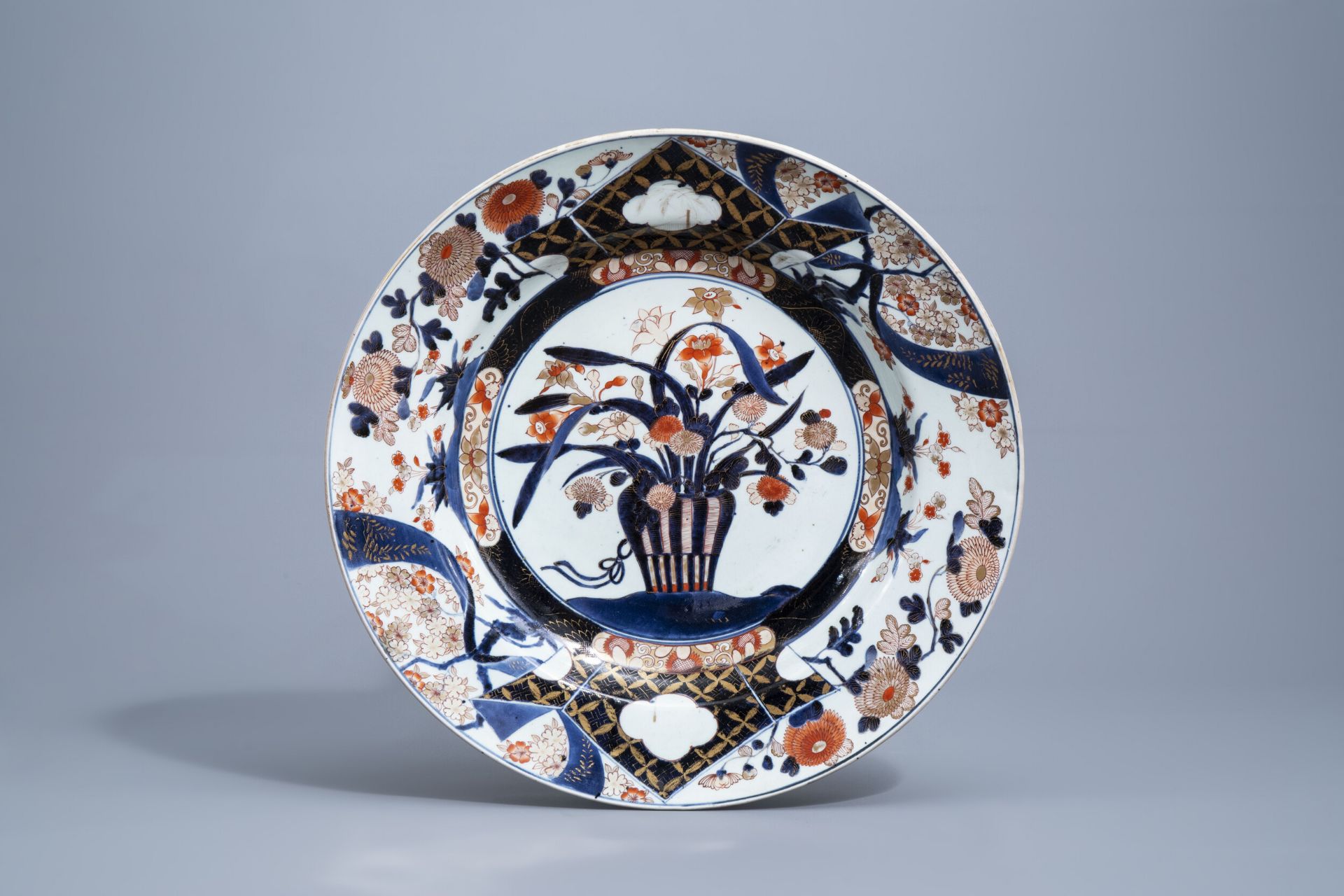 A large Japanese Imari charger with a flower basket and floral design, Edo, 18th C.