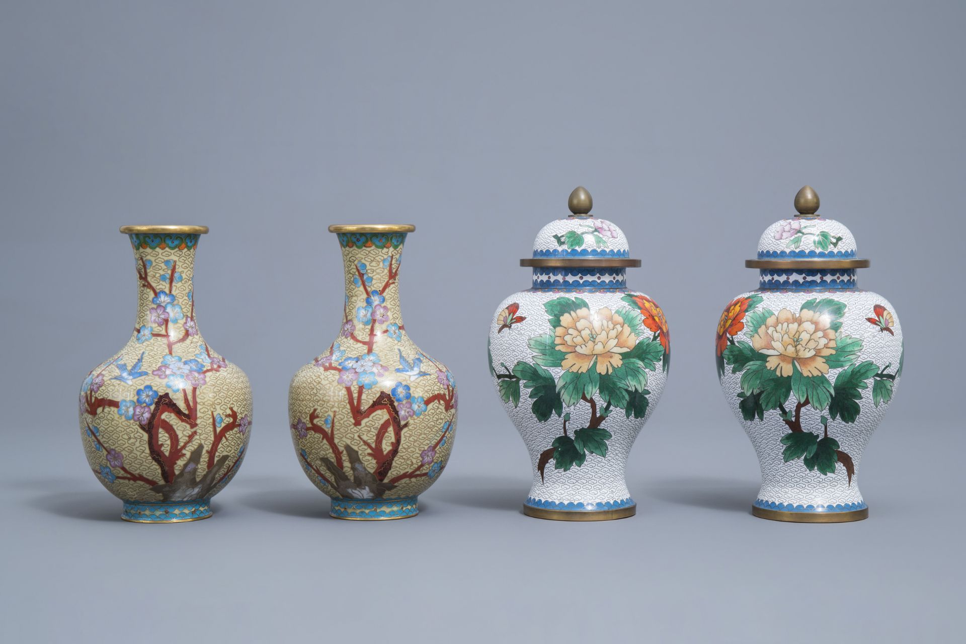 A varied and extensive collection of Chinese cloisonne vases, a teapot and a dish on foot, 20th C. - Image 2 of 27