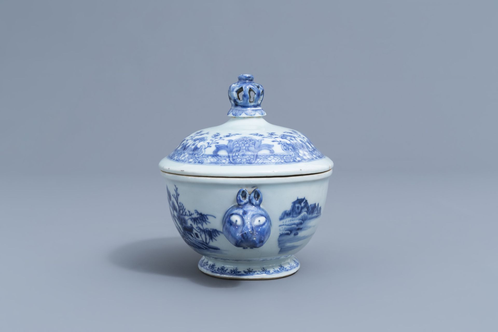 A Chinese blue and white tureen on stand, a famille rose and a Canton plate, 18th/19th C. - Image 11 of 13