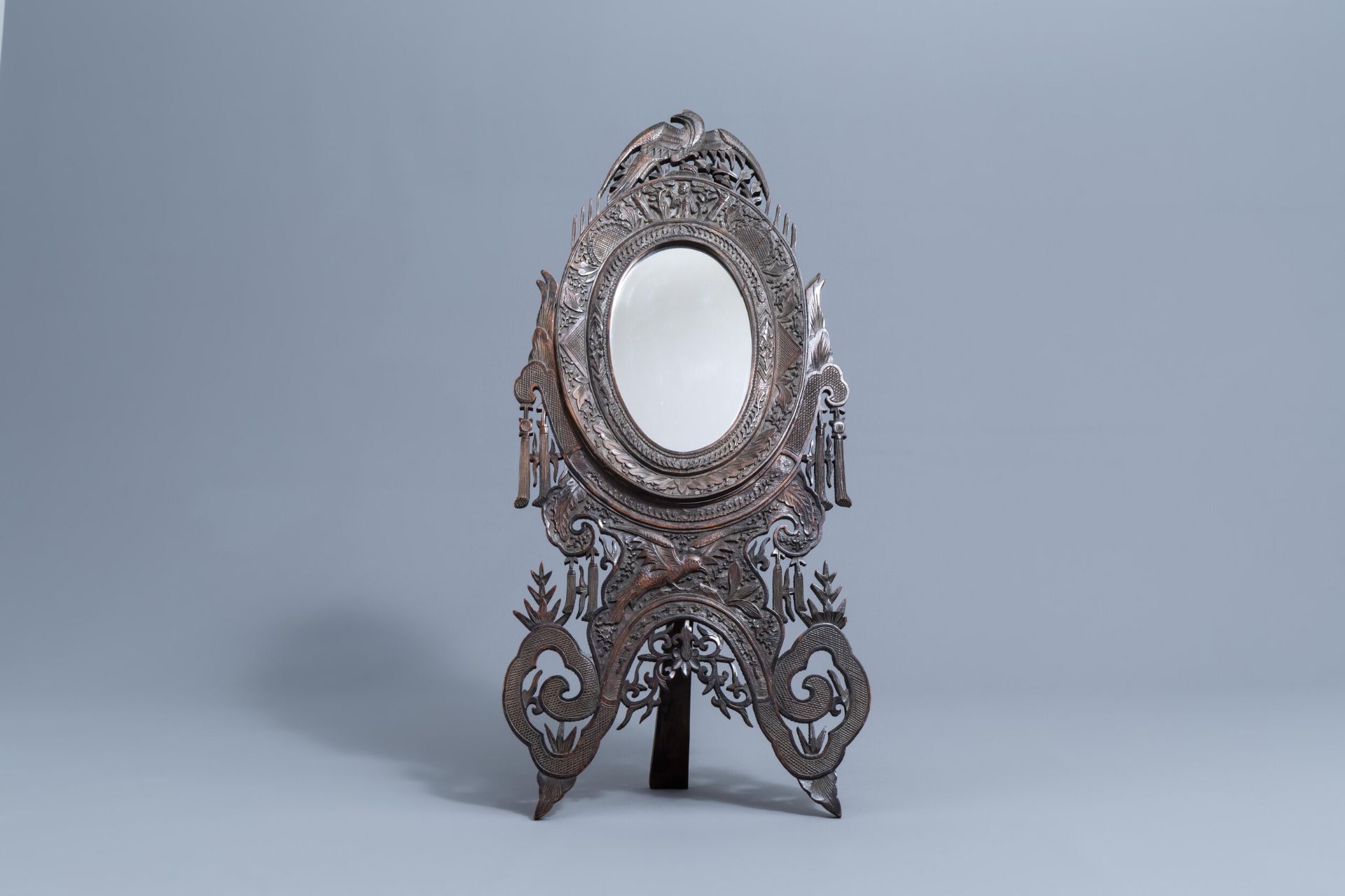 A Chinese carved wooden mirror frame for the Portuguese market, 18th/19th C.