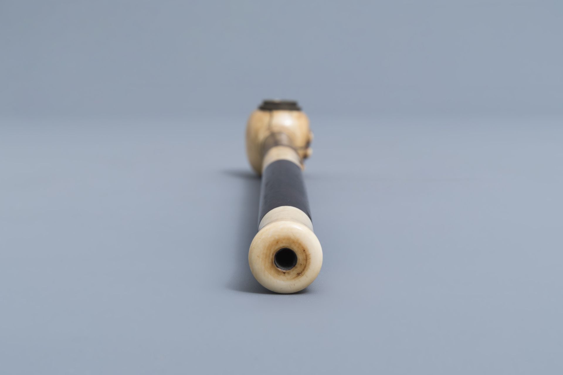 A Chinese hardwood and ivory travel opium pipe, 19th C. - Image 8 of 8
