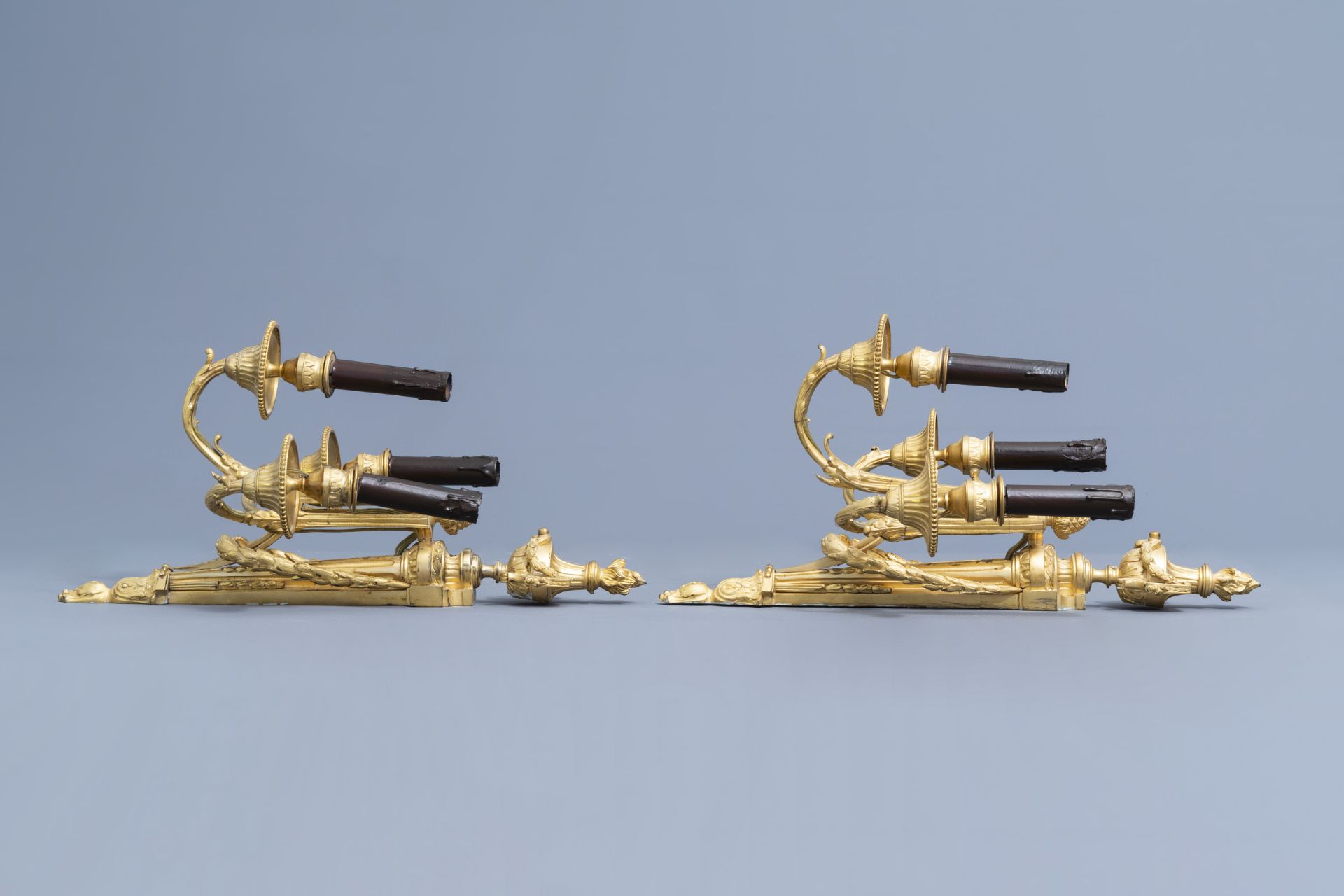 A pair of French Louis XVI ormolu lights in the manner of Jean-Charles Delafosse (1734-1789), 18th C - Image 3 of 6