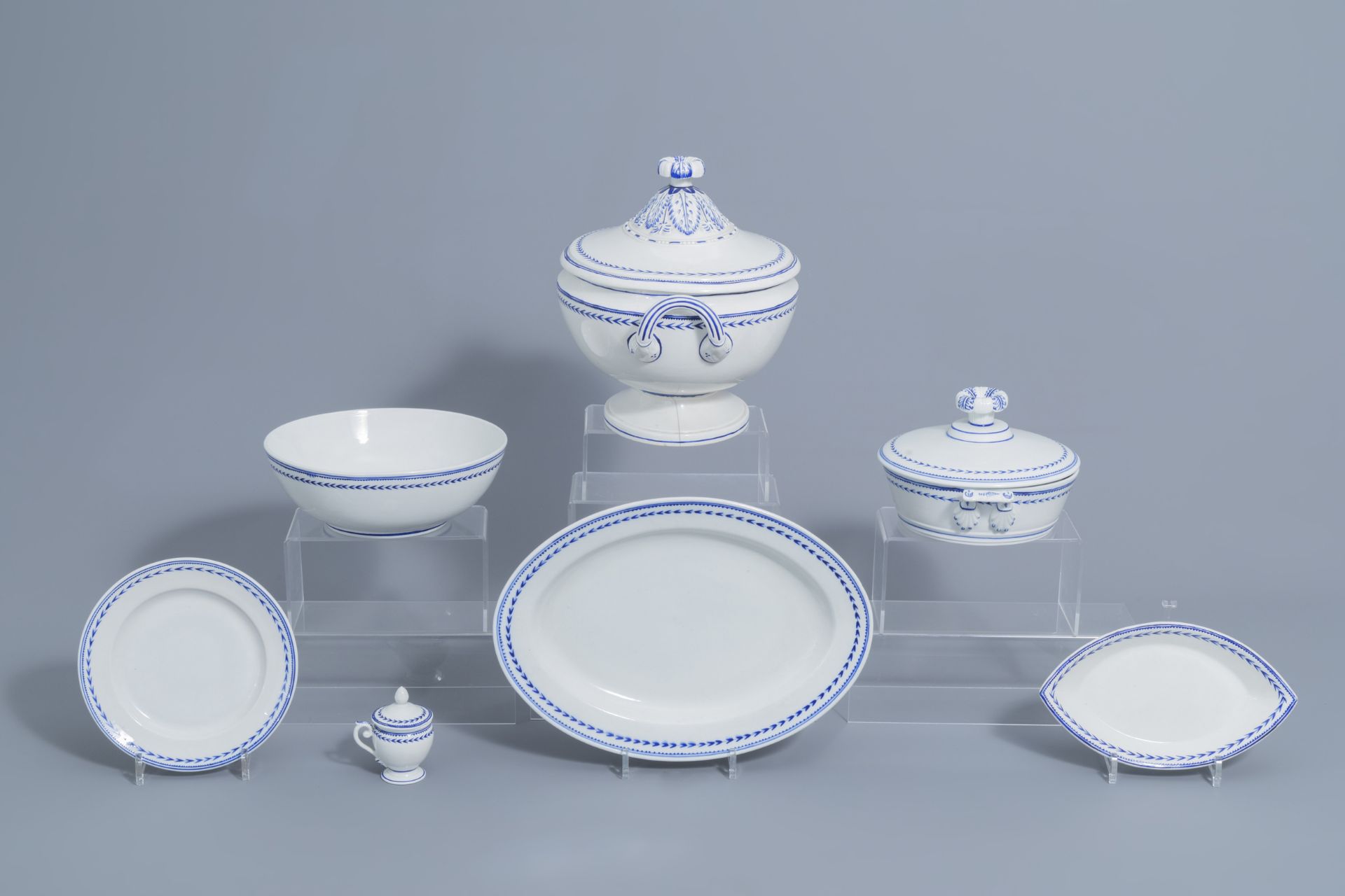 A 75-piece blue and white Tournai porcelain part service, 19th C. - Bild 7 aus 16