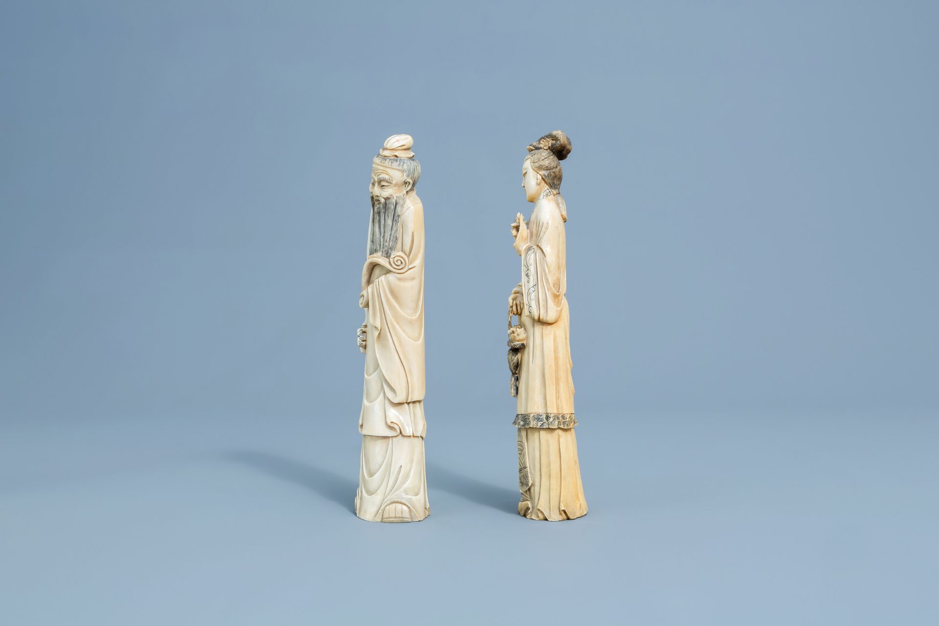 Four various Chinese carved ivory figures, first half of the 20th C. - Image 4 of 13