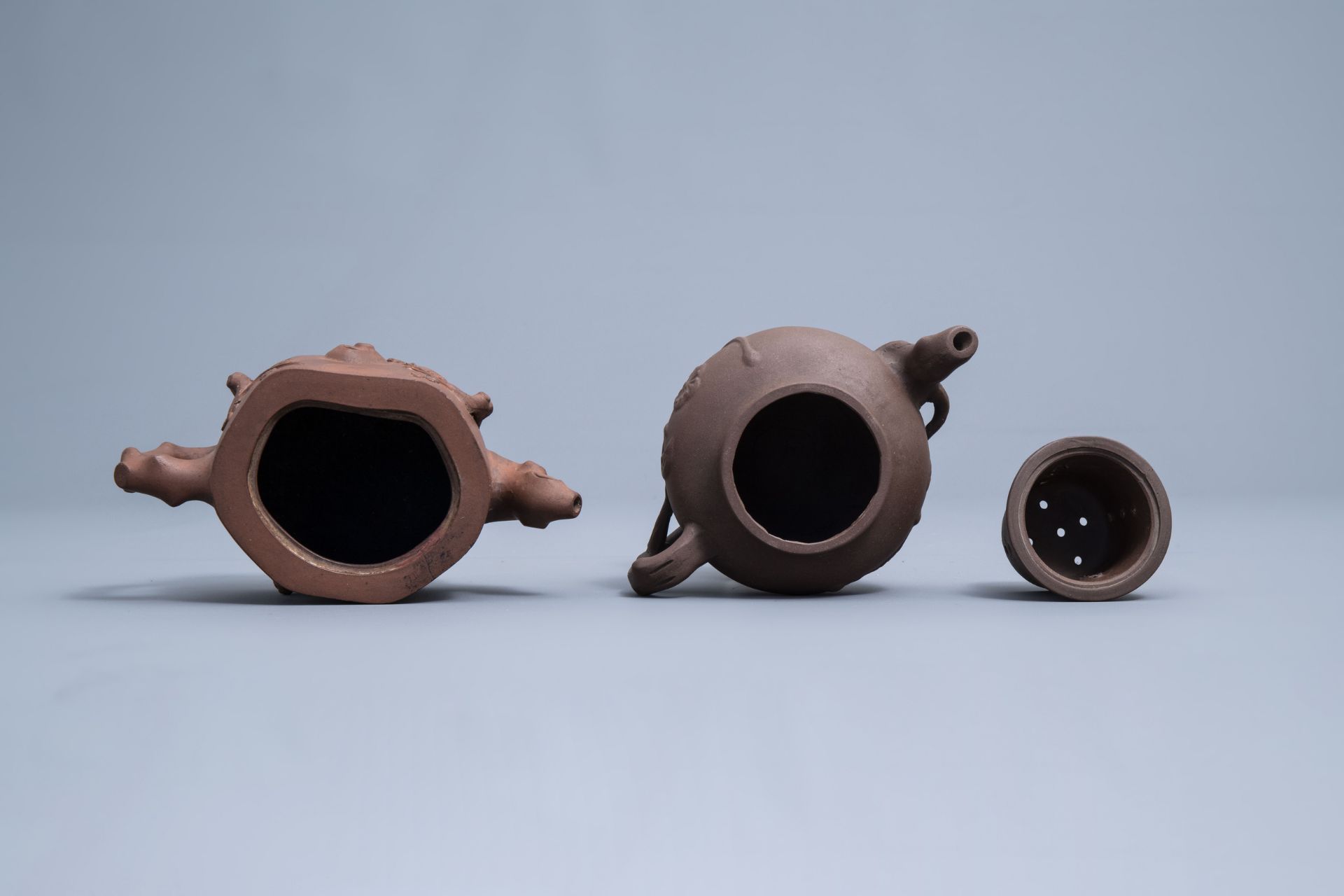 Five Chinese Yixing stoneware teapots and covers, 20th C. - Image 12 of 15