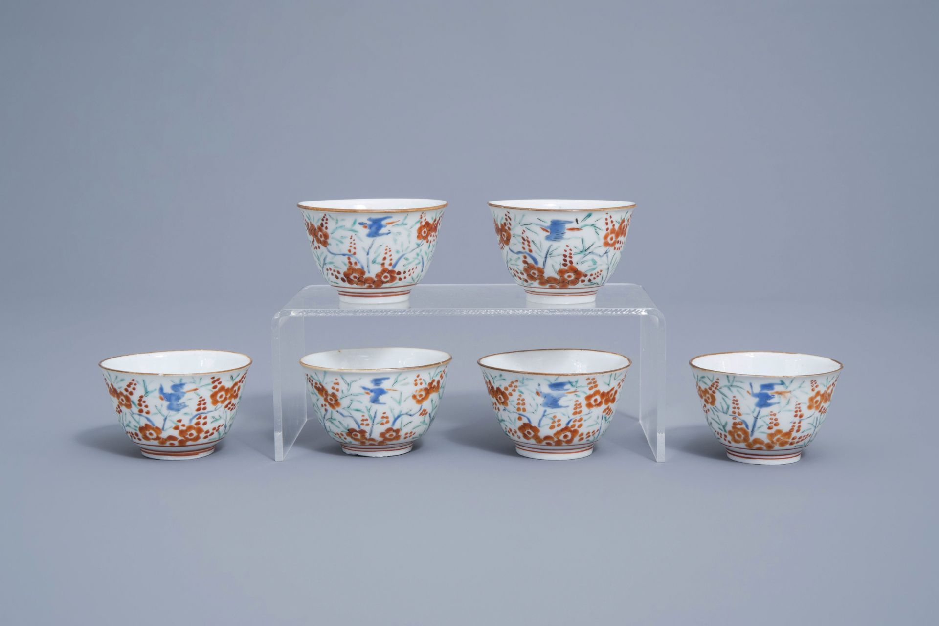 Six Japanese Kakiemon cups with parrots among blossoming branches, Edo, 18th C. - Image 2 of 14