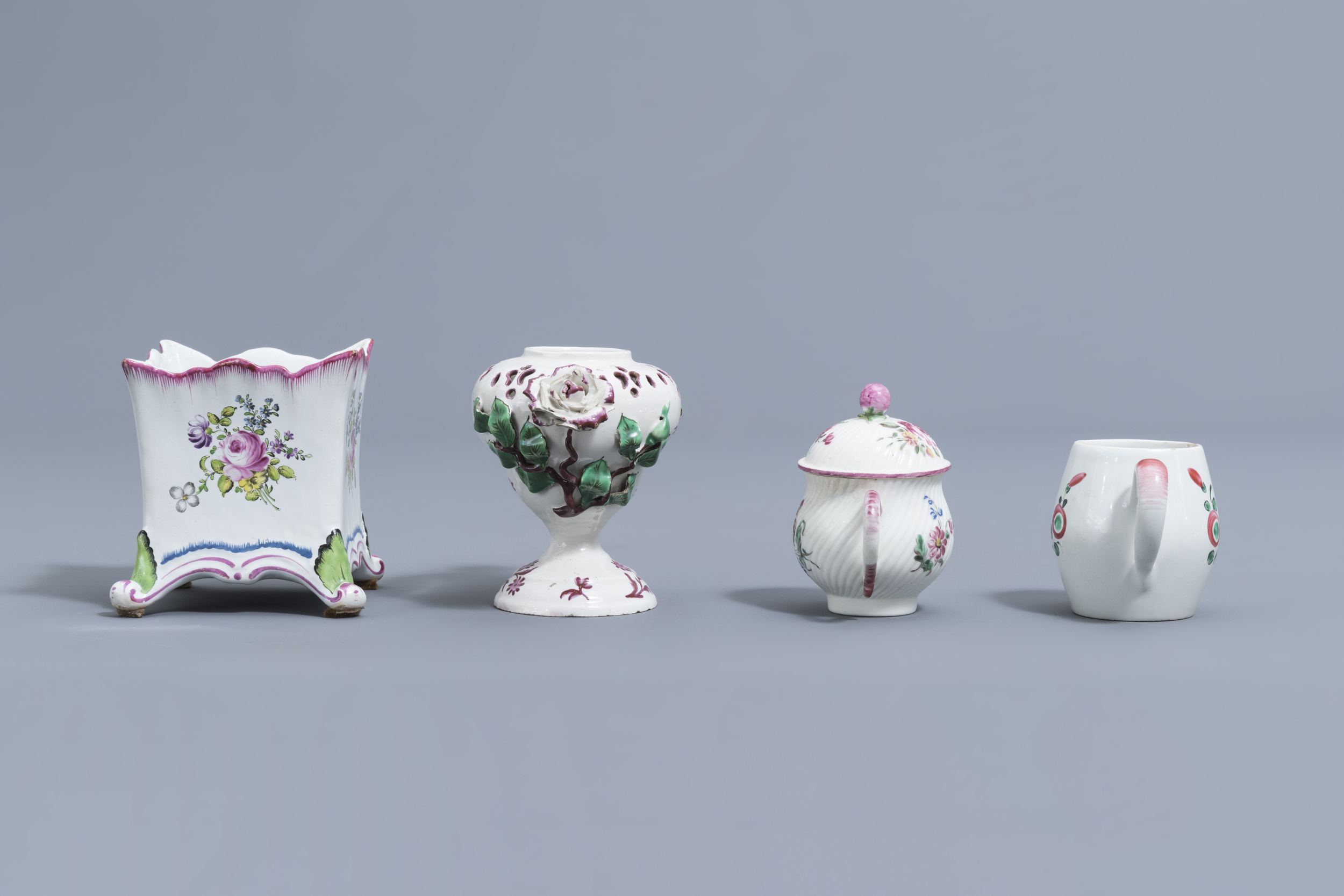 A collection of 17 pieces in faience de l'Est, France, 18th/19th C. - Image 25 of 34
