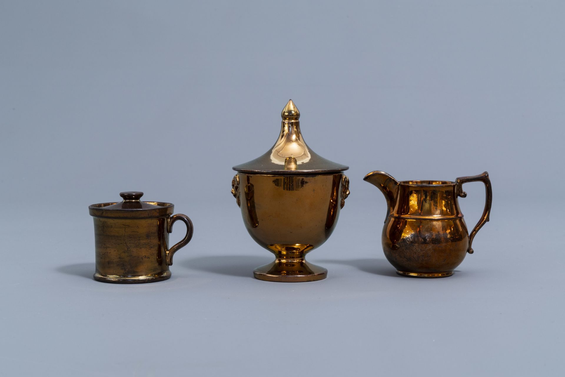 A varied collection of English monochrome copper lustreware items, 19th C. - Image 19 of 50