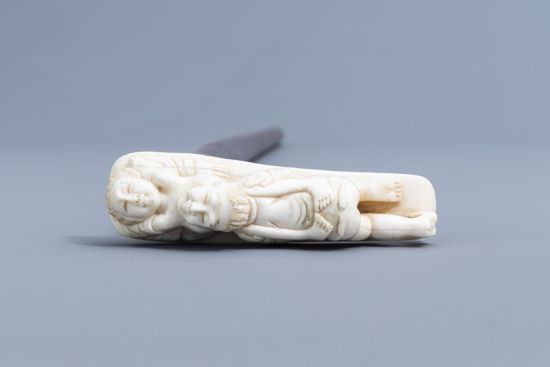 A Japanese erotic ivory handled walking stick, Meiji, ca. 1900 - Image 8 of 8