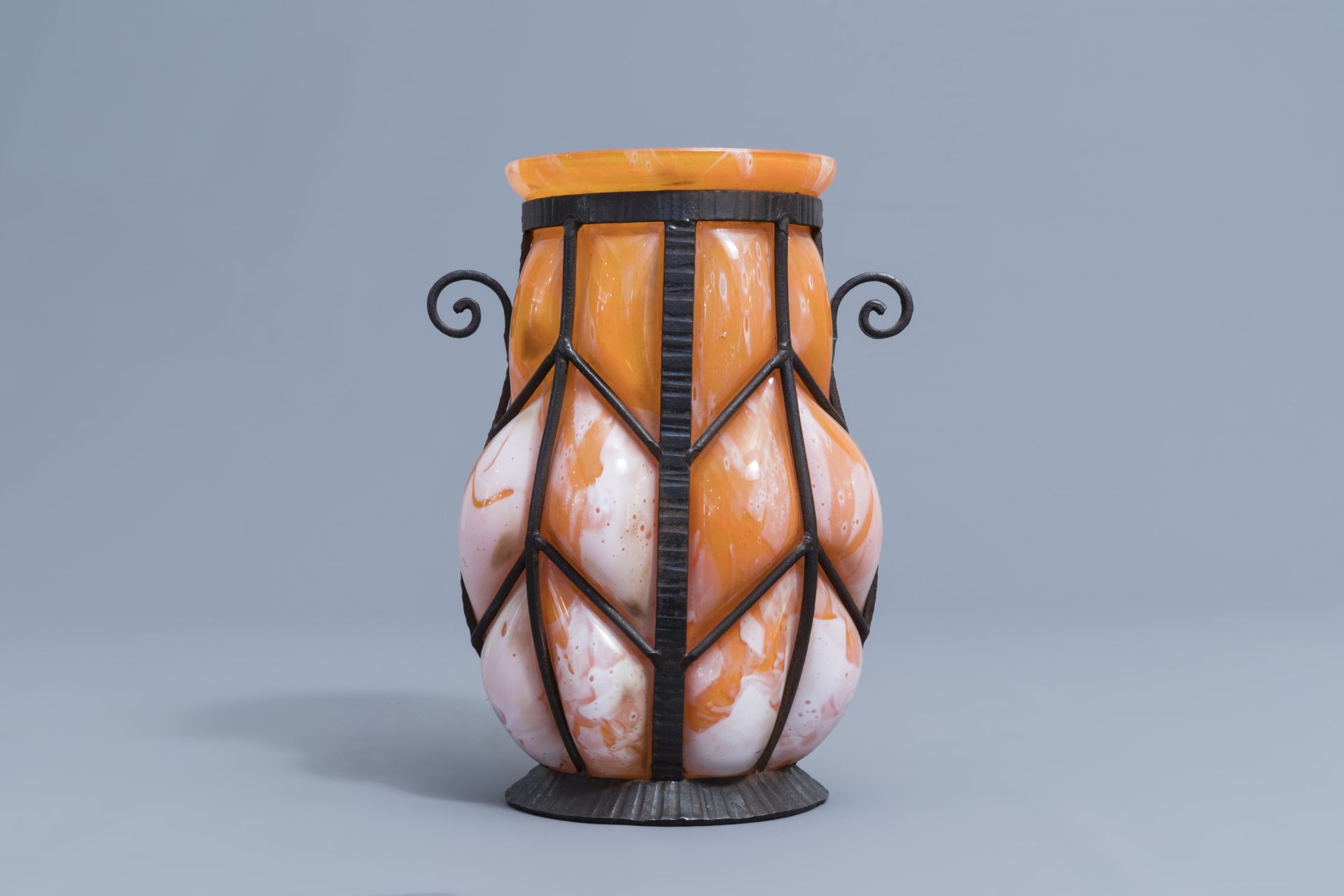 A French glass and wrought iron Art Deco vase, probably Verreries d'Art Lorrain, 20th C. - Image 3 of 8