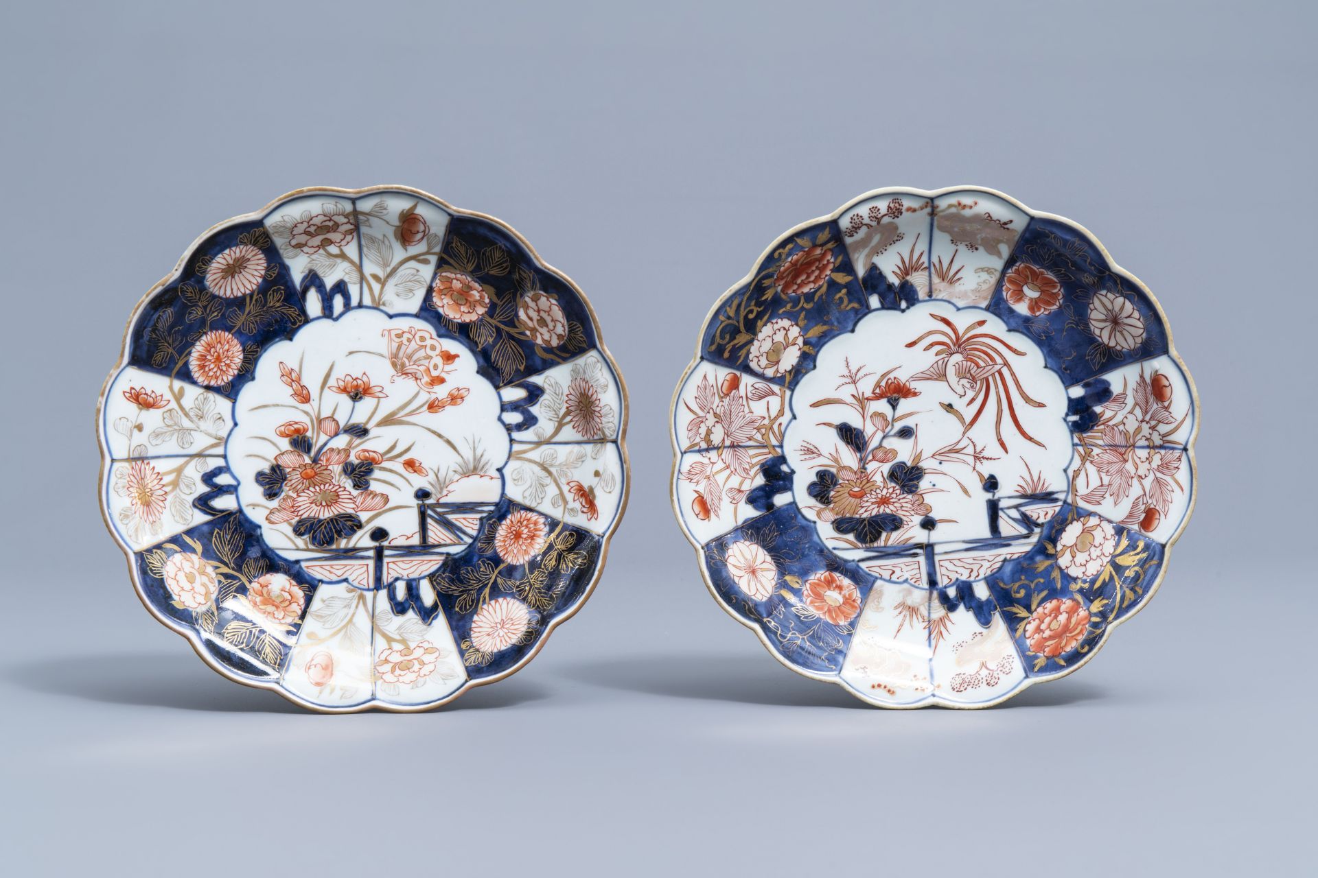 Seven Japanese Imari plates with scalloped rim and floral design, Edo, 18th C. - Image 4 of 7