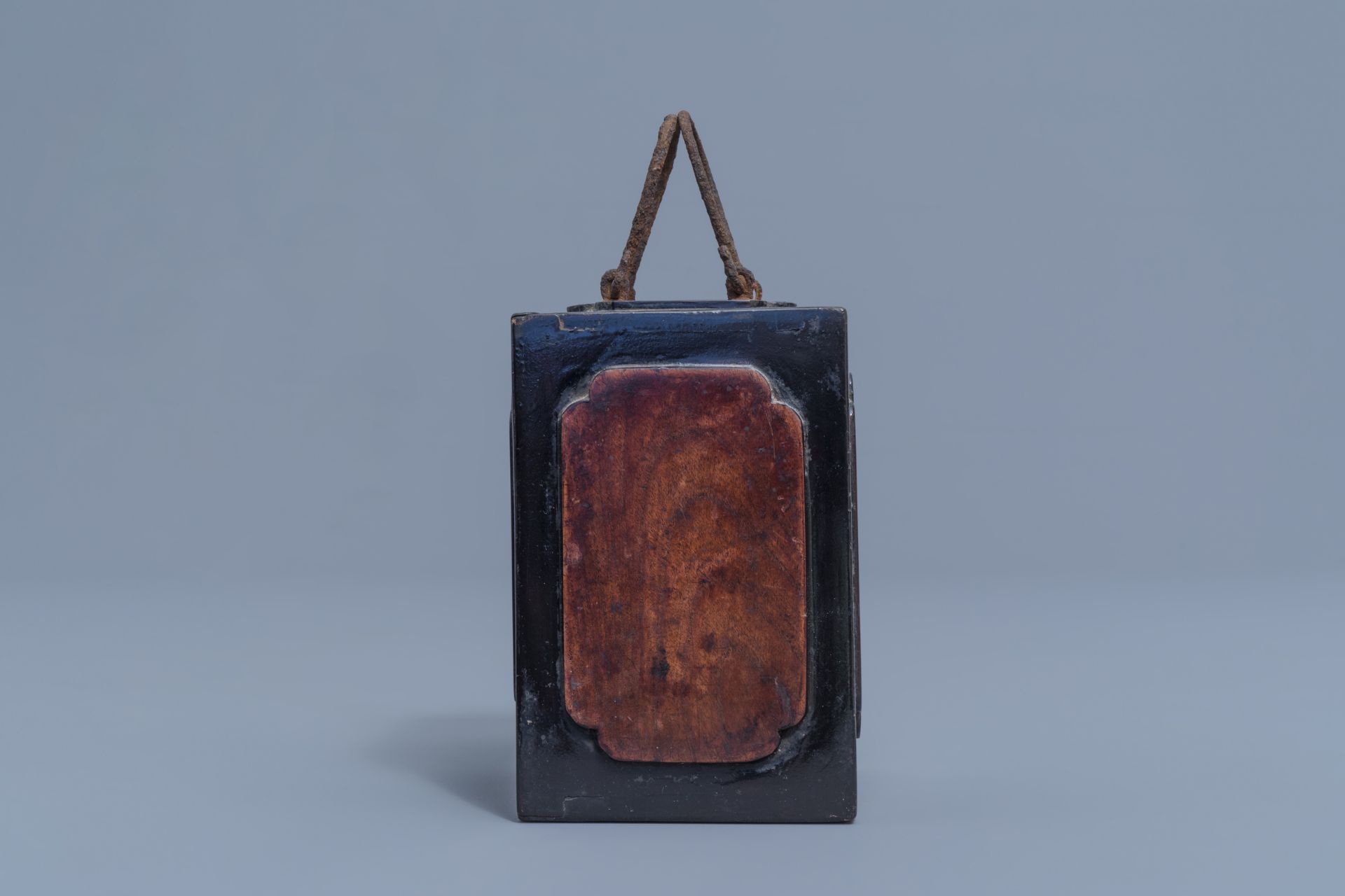 A Chinese paktong opium lamp and its wooden box, 19th C. - Image 12 of 14