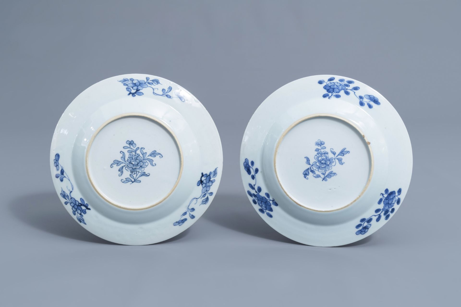 Five Chinese blue & white 'Romance of the Western Chamber' plates, Yongzheng/Qianlong - Image 10 of 14
