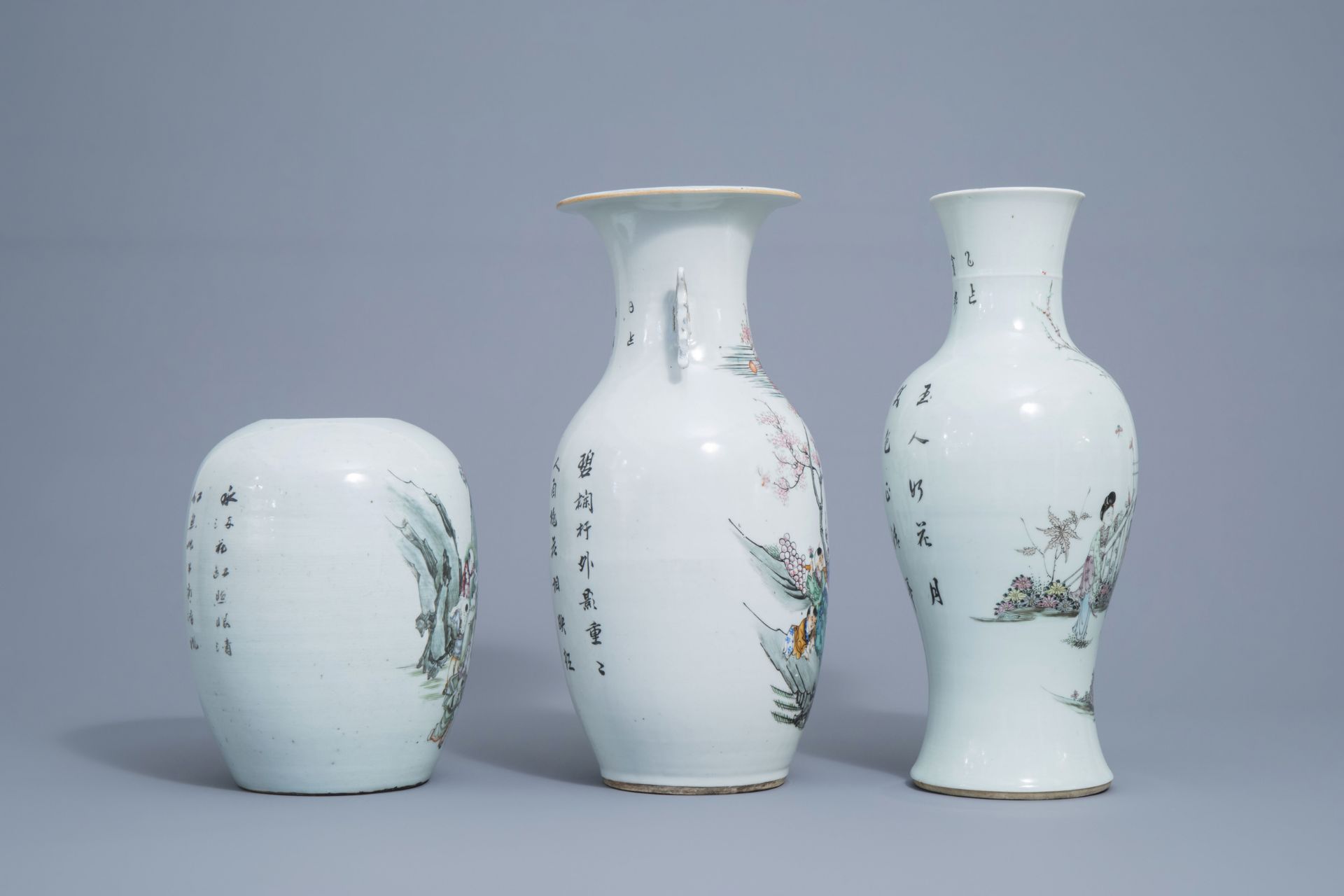 Two Chinese famille rose vases and a ginger jar with figures in a garden, 19th/20th C. - Image 2 of 6
