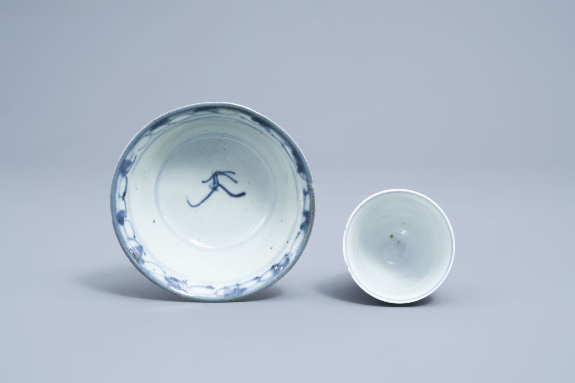 A varied collection of Chinese blue and white porcelain, 18th C. and later - Image 28 of 54