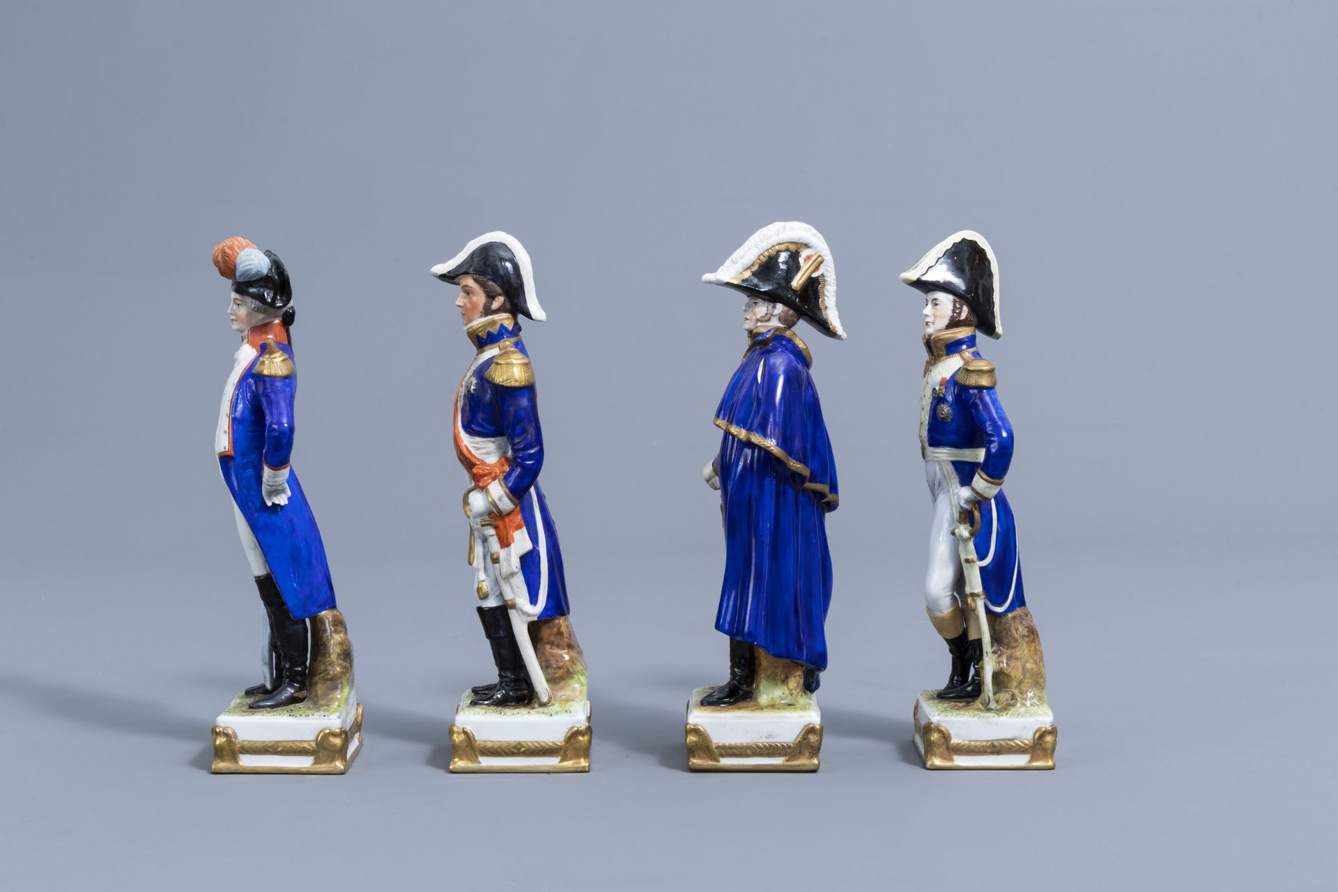 Sixteen figures from Napoleon's army in polychrome Saxon porcelain, Scheibe-Alsbach mark, 20th C. - Image 15 of 42