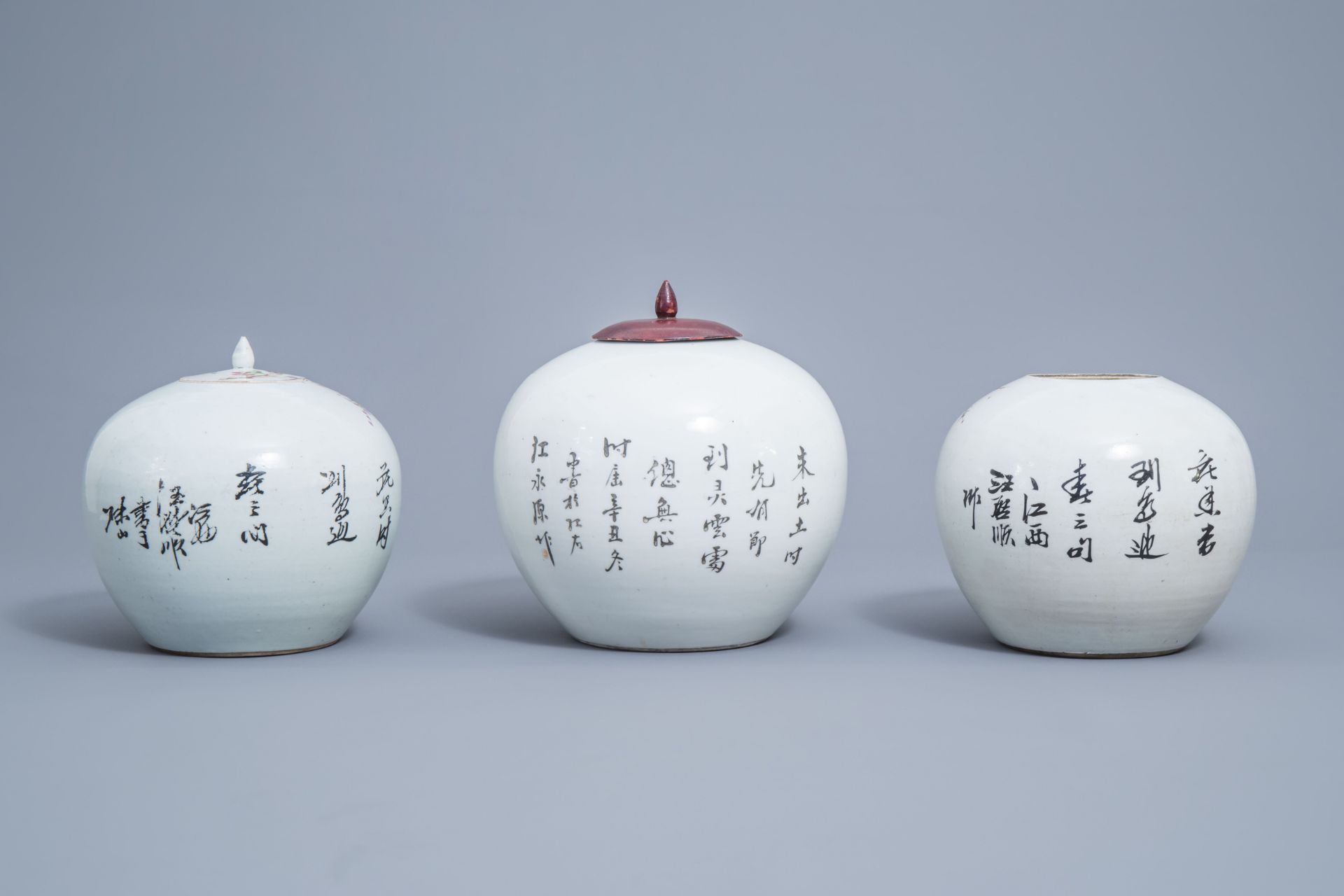 Two Chinese qianjiang cai jars and covers and a jar with a bird, 19th/20th C. - Image 3 of 8