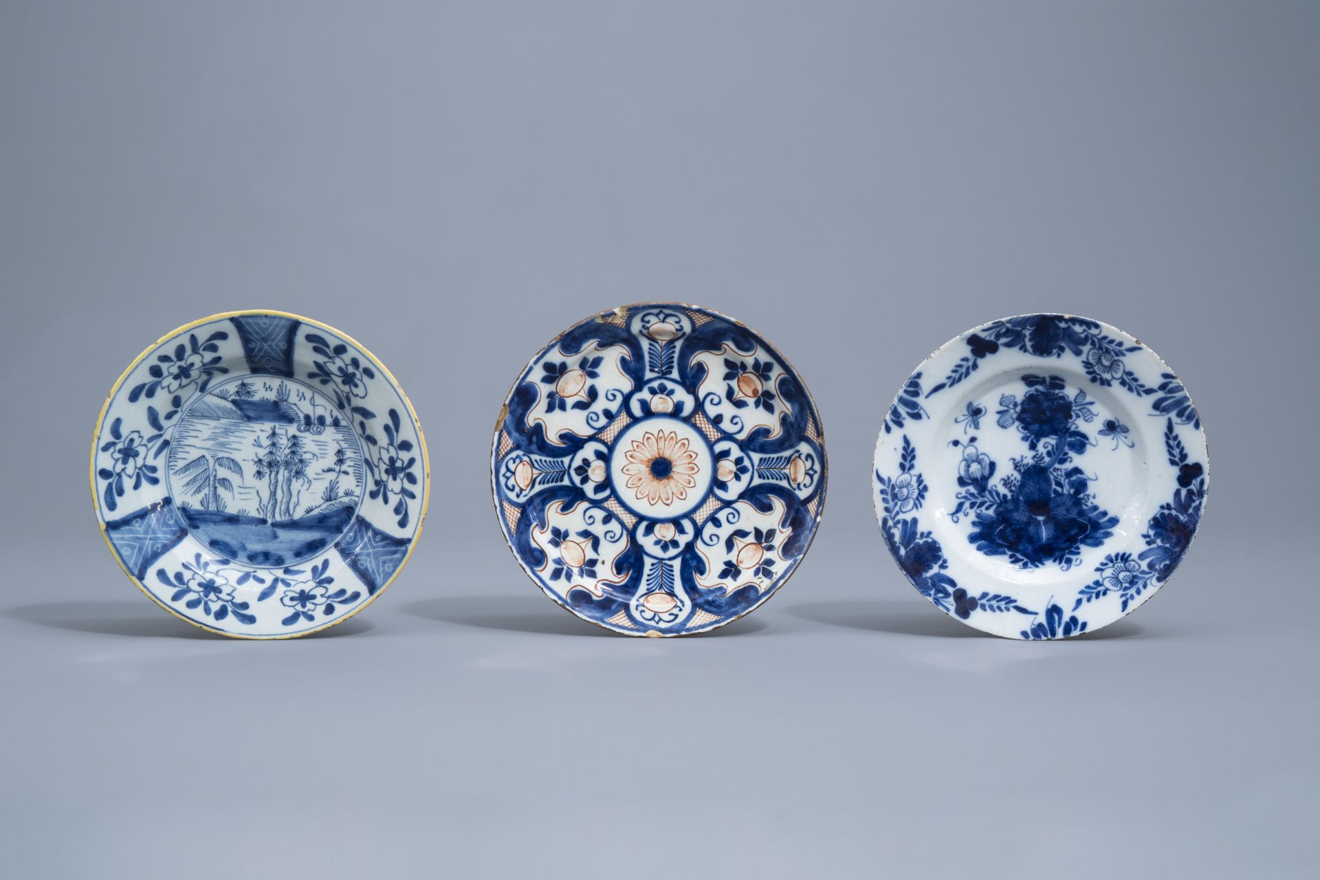 Six Dutch Delft blue and white vases and six plates, 18th C. - Bild 10 aus 16