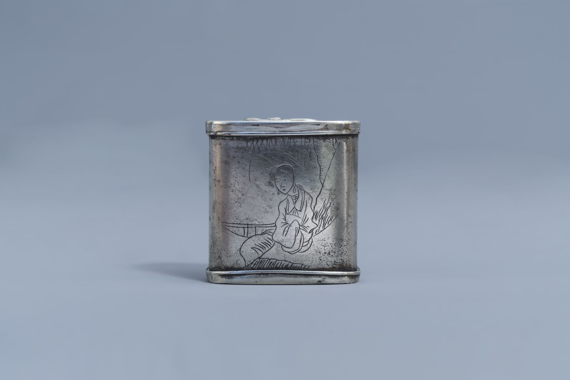 A Chinese paktong opium box and cover with an erotical scene, ca. 1900 - Image 2 of 13