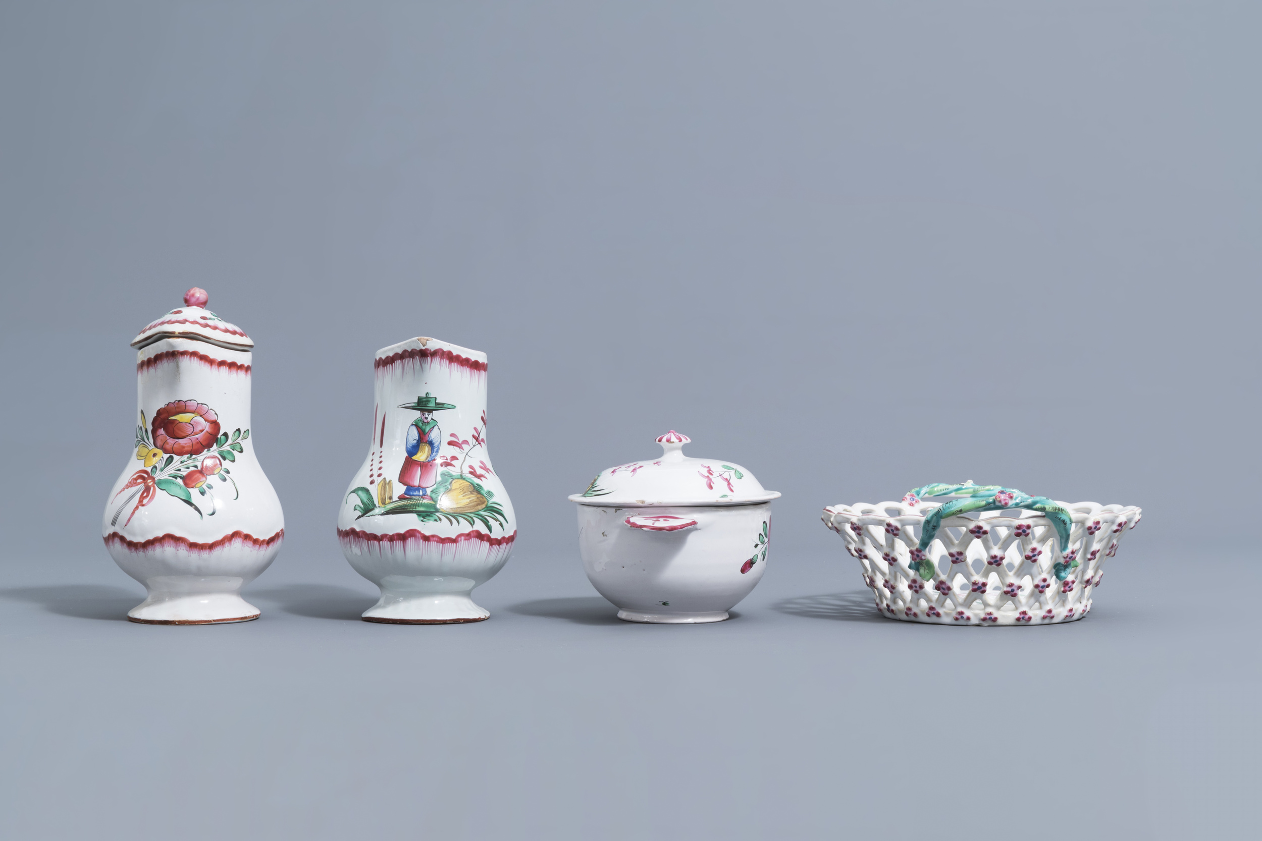 A collection of 17 pieces in faience de l'Est, France, 18th/19th C. - Image 17 of 34