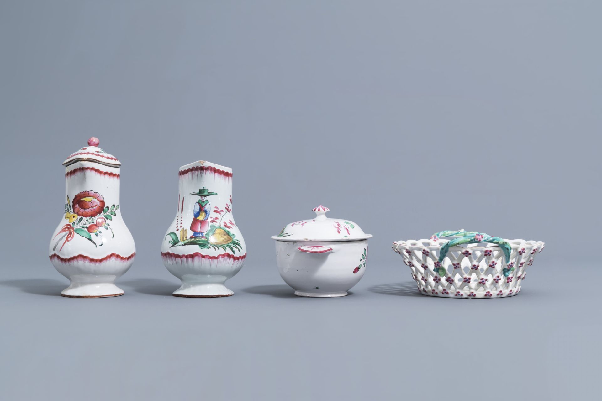 A collection of 17 pieces in faience de l'Est, France, 18th/19th C. - Image 17 of 34