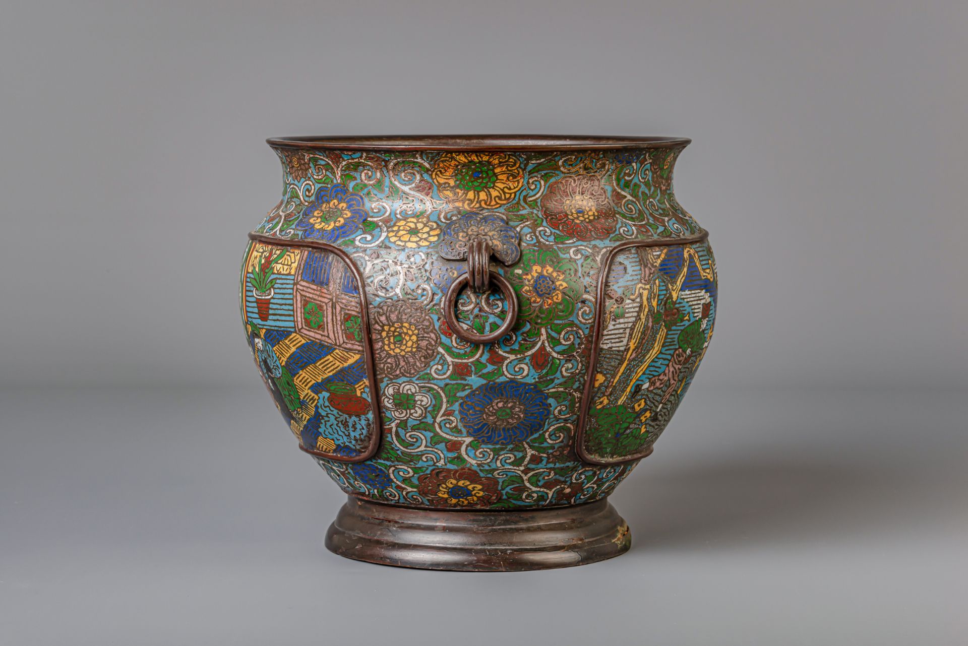 A Japanese vase, a censer and a jardiniere in champleve and cloisonne, Meiji, 19th/20th C. - Image 17 of 20