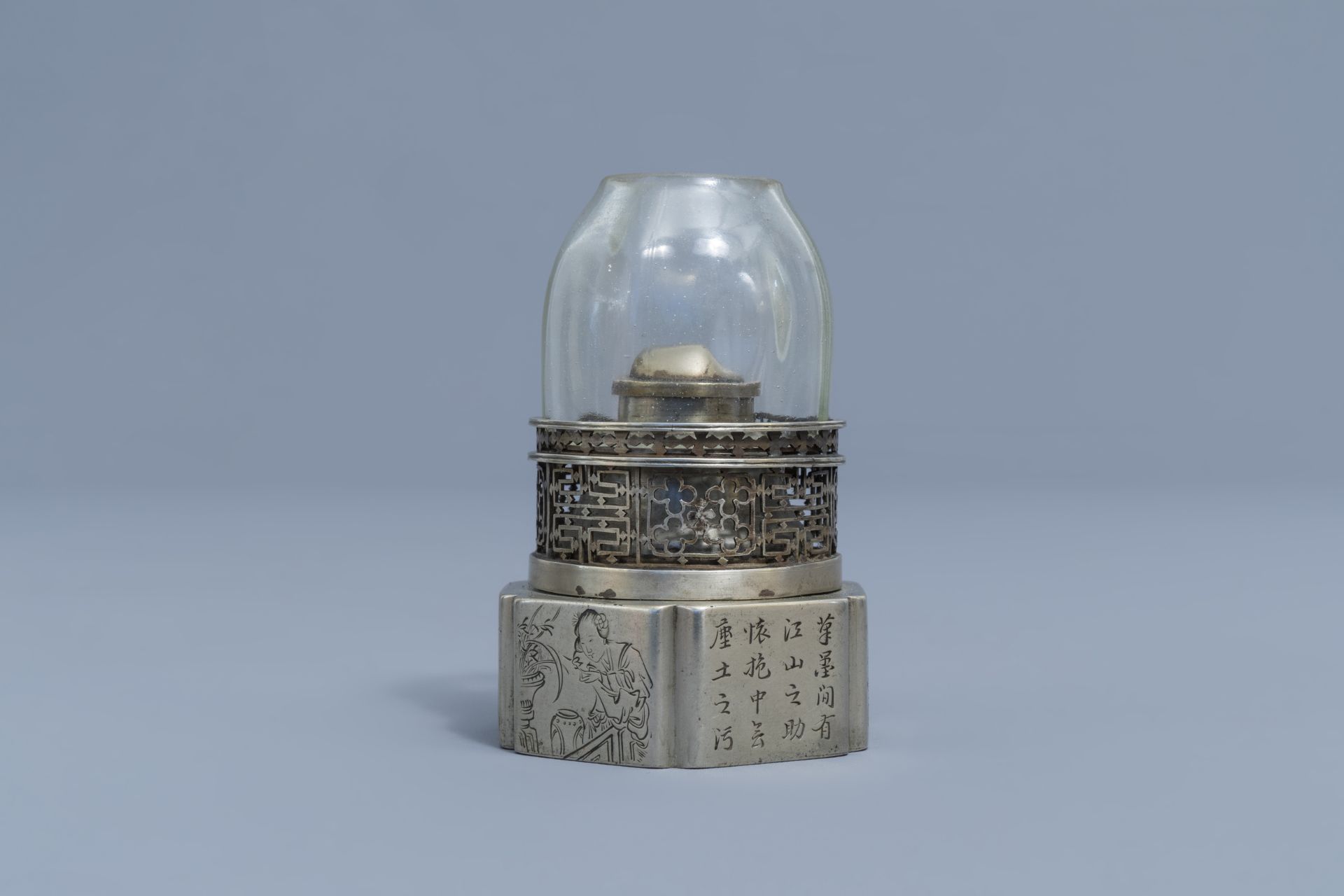 A Chinese paktong opium lamp and its wooden box, 19th C. - Image 4 of 14