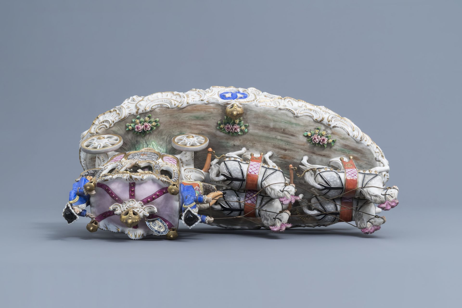 A group with a four-in-hand carriage in polychrome Saxon porcelain, Sitzendorf mark, 20th C. - Image 7 of 11