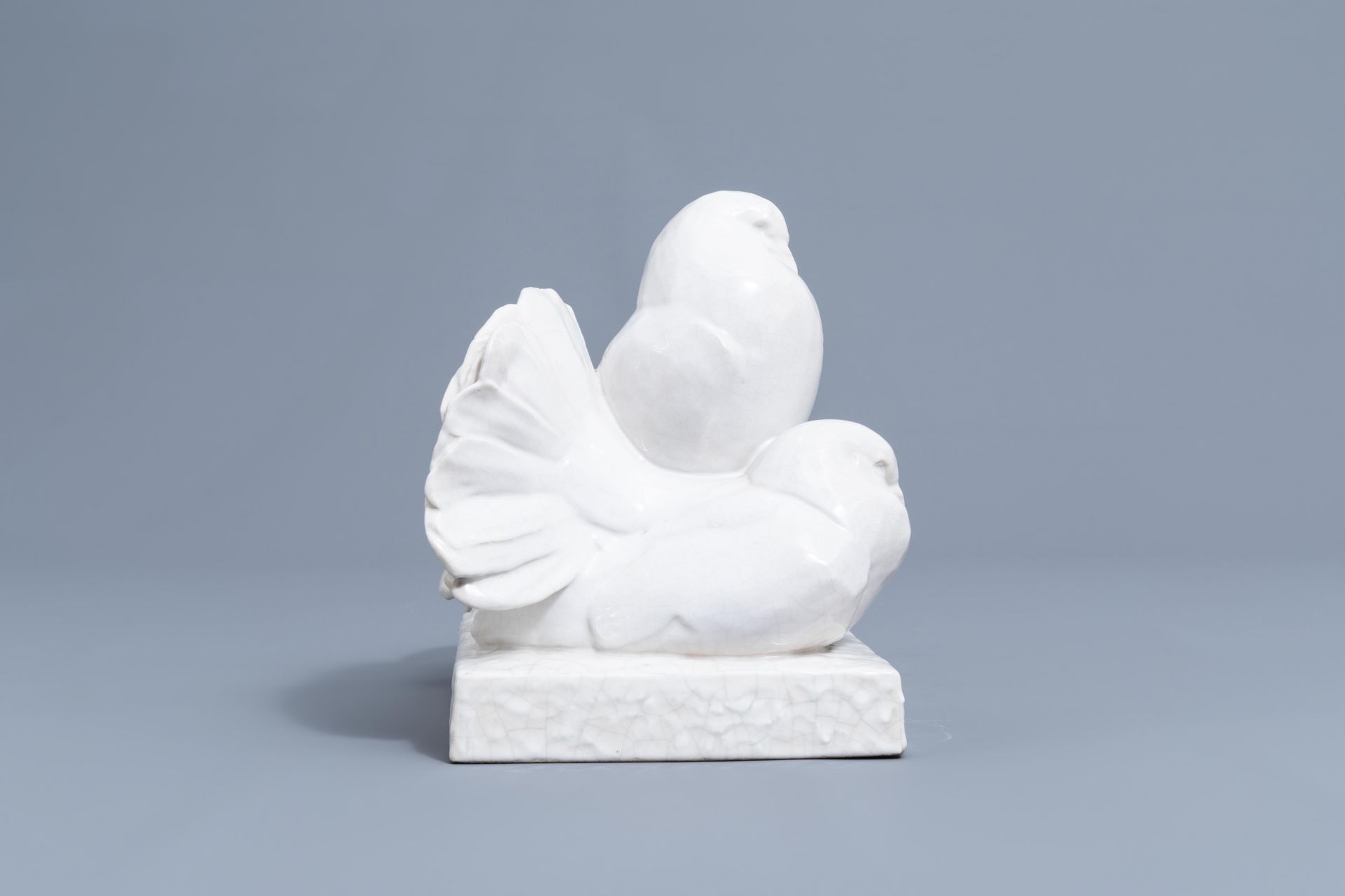 Anne-Marie Profillet (1898-1939): Pigeons, white and craquelŽ glazed terracotta, ca. 1930 - Image 4 of 11