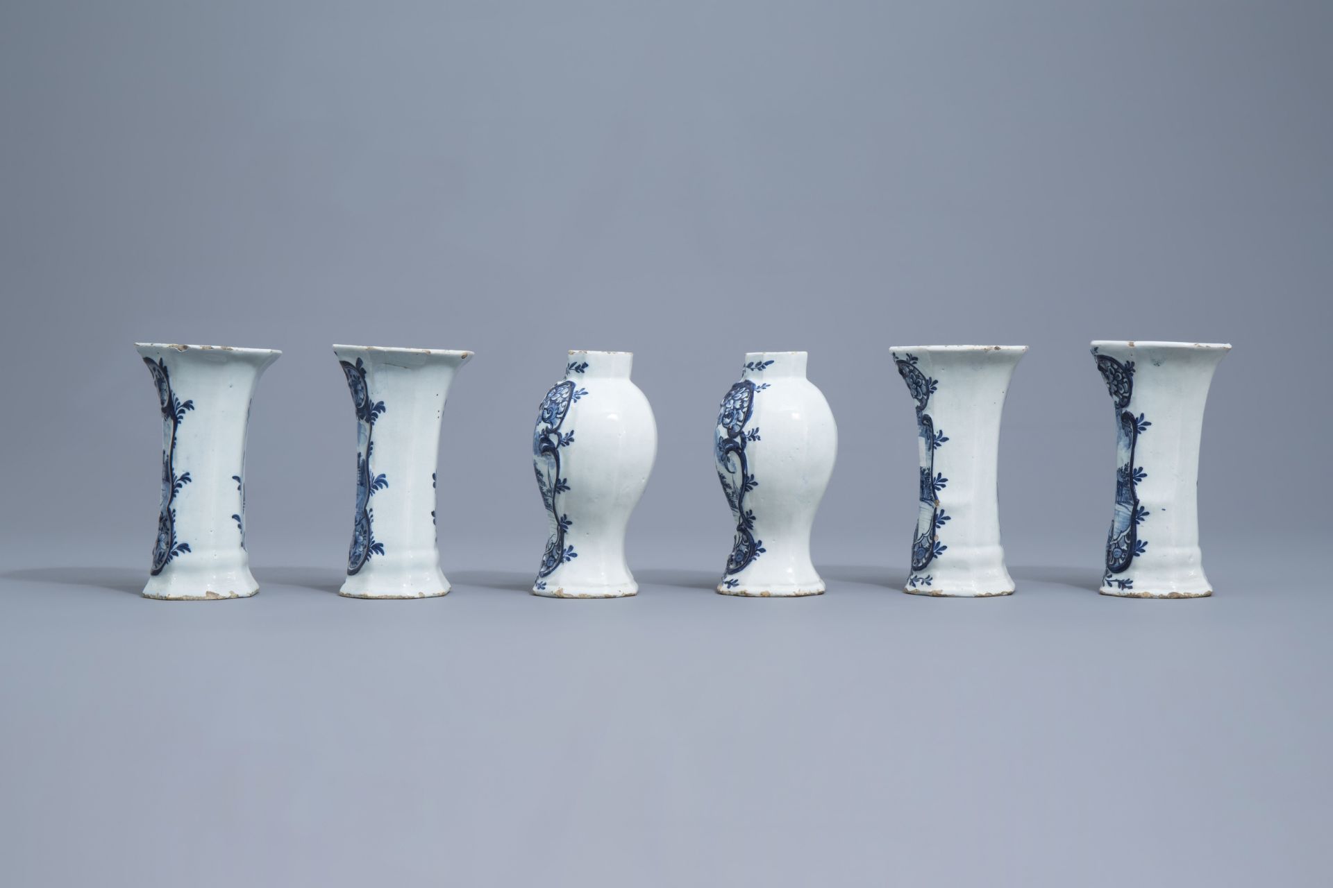 Six Dutch Delft blue and white vases and six plates, 18th C. - Bild 5 aus 16