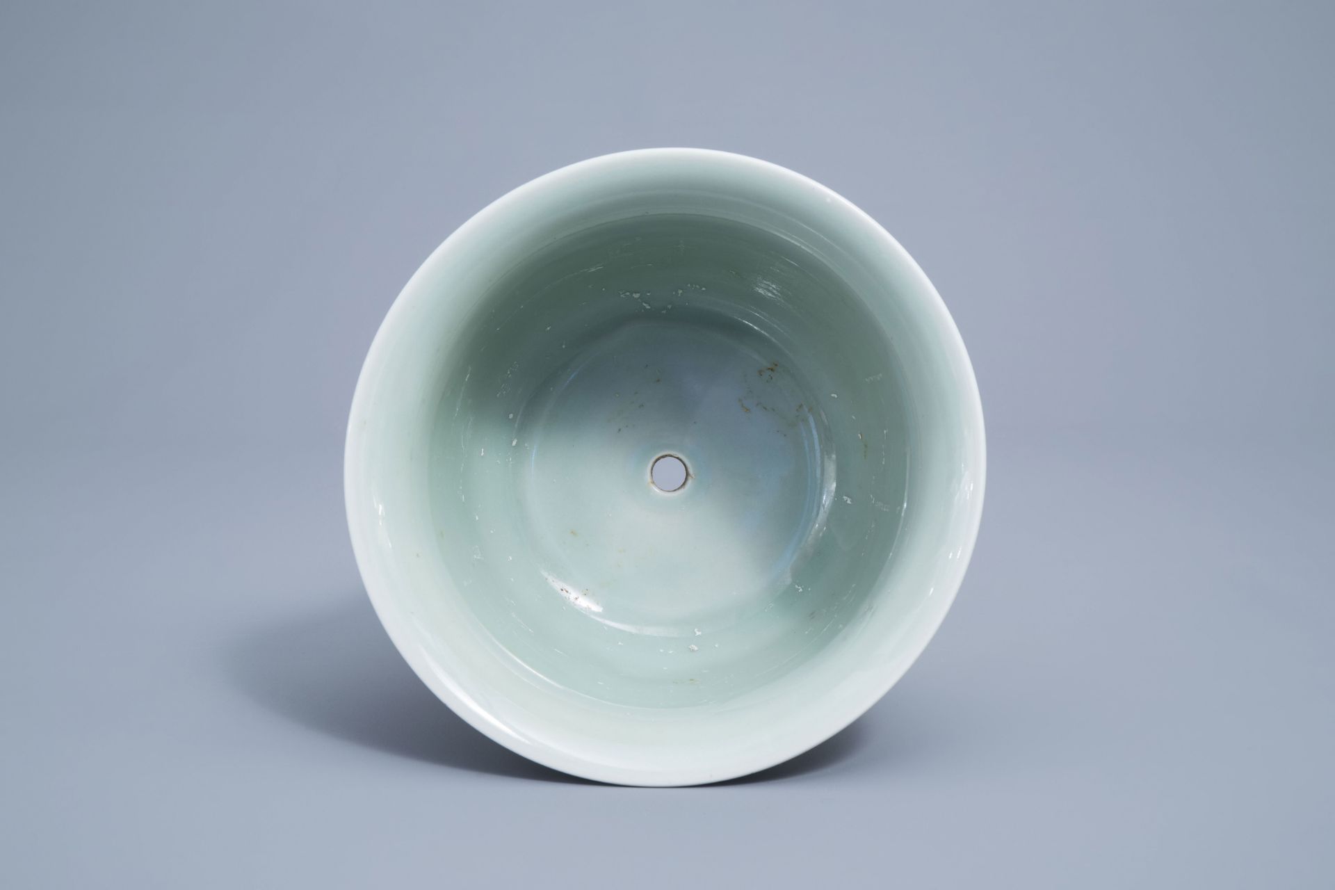 A varied collection of Chinese monochrome porcelain, 19th/20th C. - Image 12 of 22