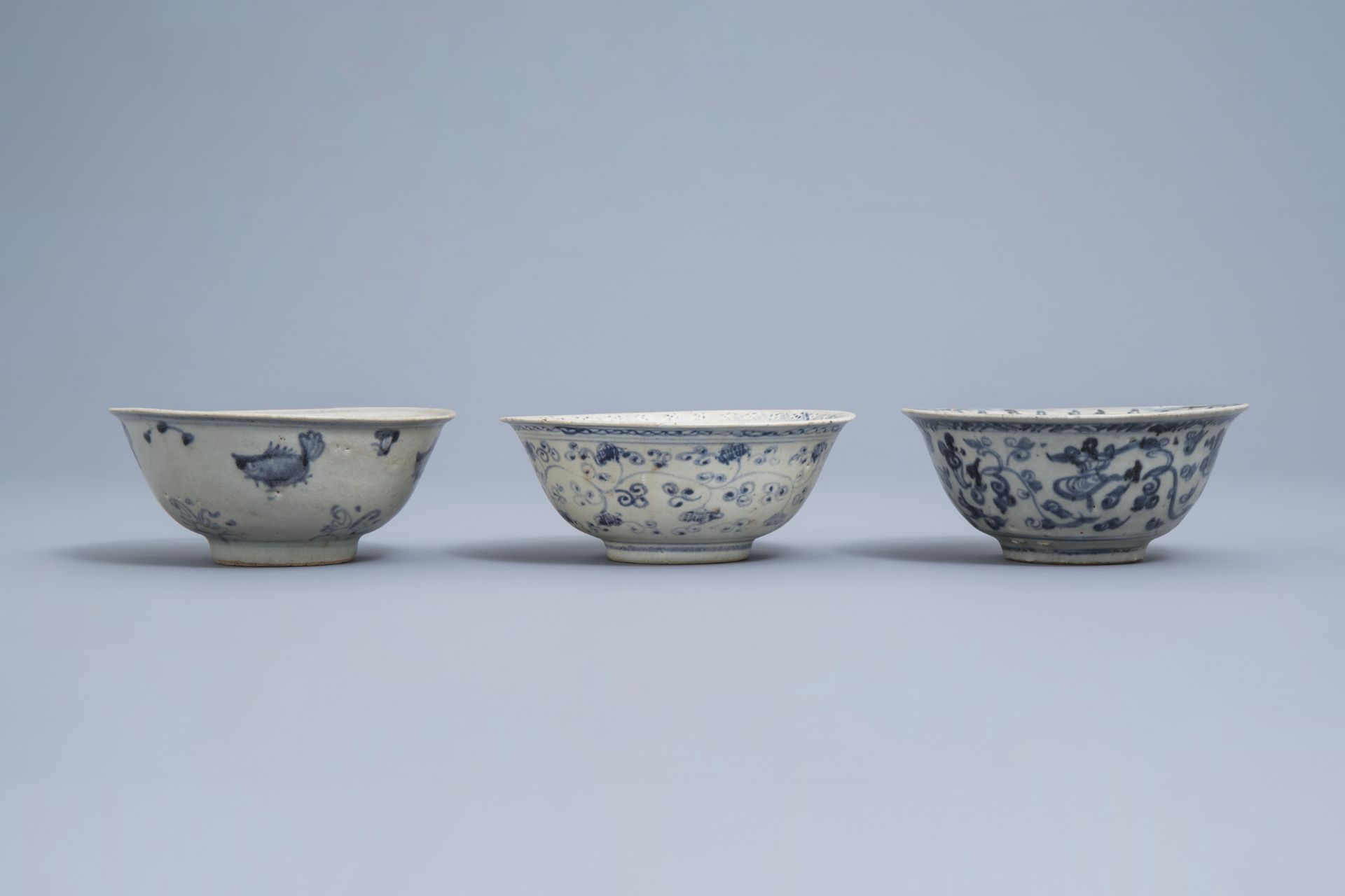 A varied collection of Chinese blue and white bowls and saucers, Ming and later - Image 3 of 30