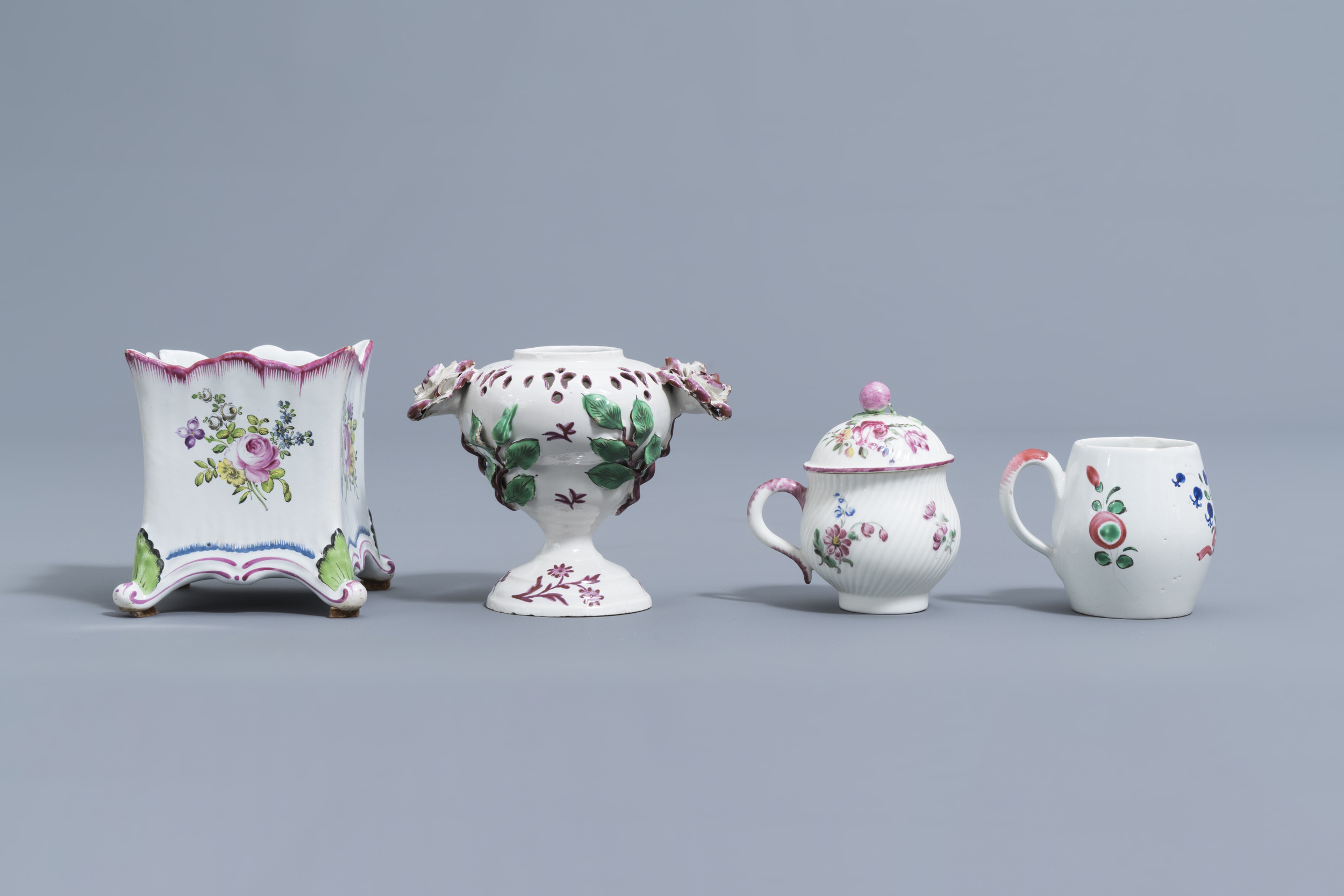 A collection of 17 pieces in faience de l'Est, France, 18th/19th C. - Image 23 of 34