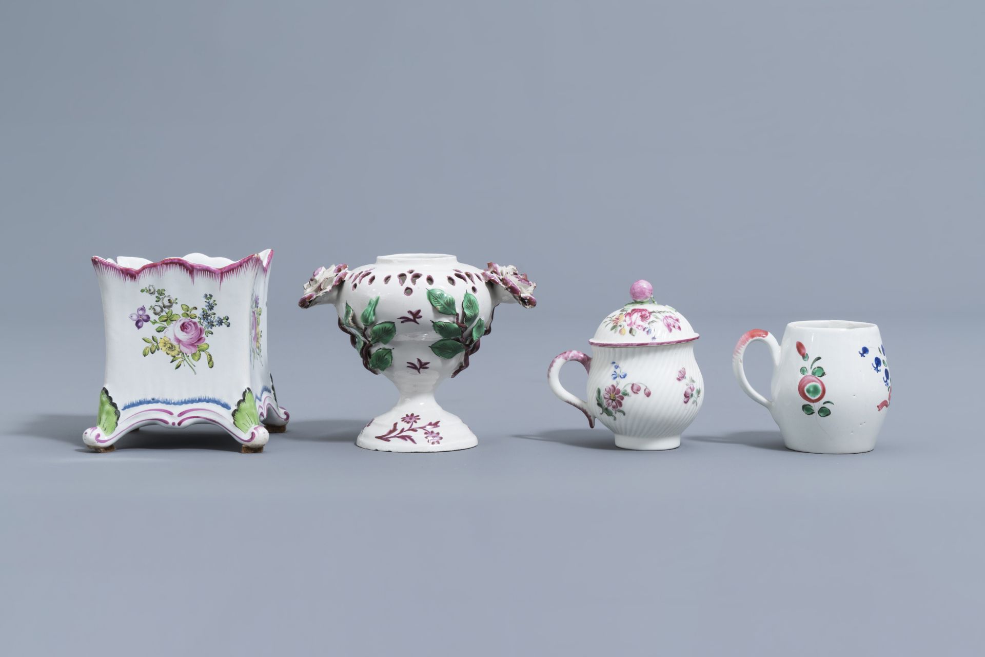 A collection of 17 pieces in faience de l'Est, France, 18th/19th C. - Image 23 of 34